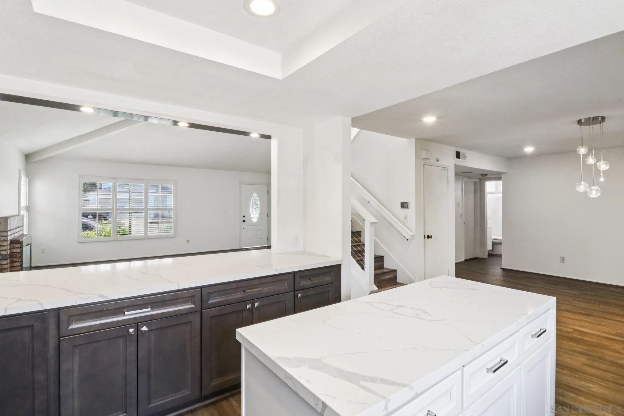 https://cdn.realtyfeed.com/cdn/127/250037326/e230dde2c1357392d1fb38b72fcfc175.webp