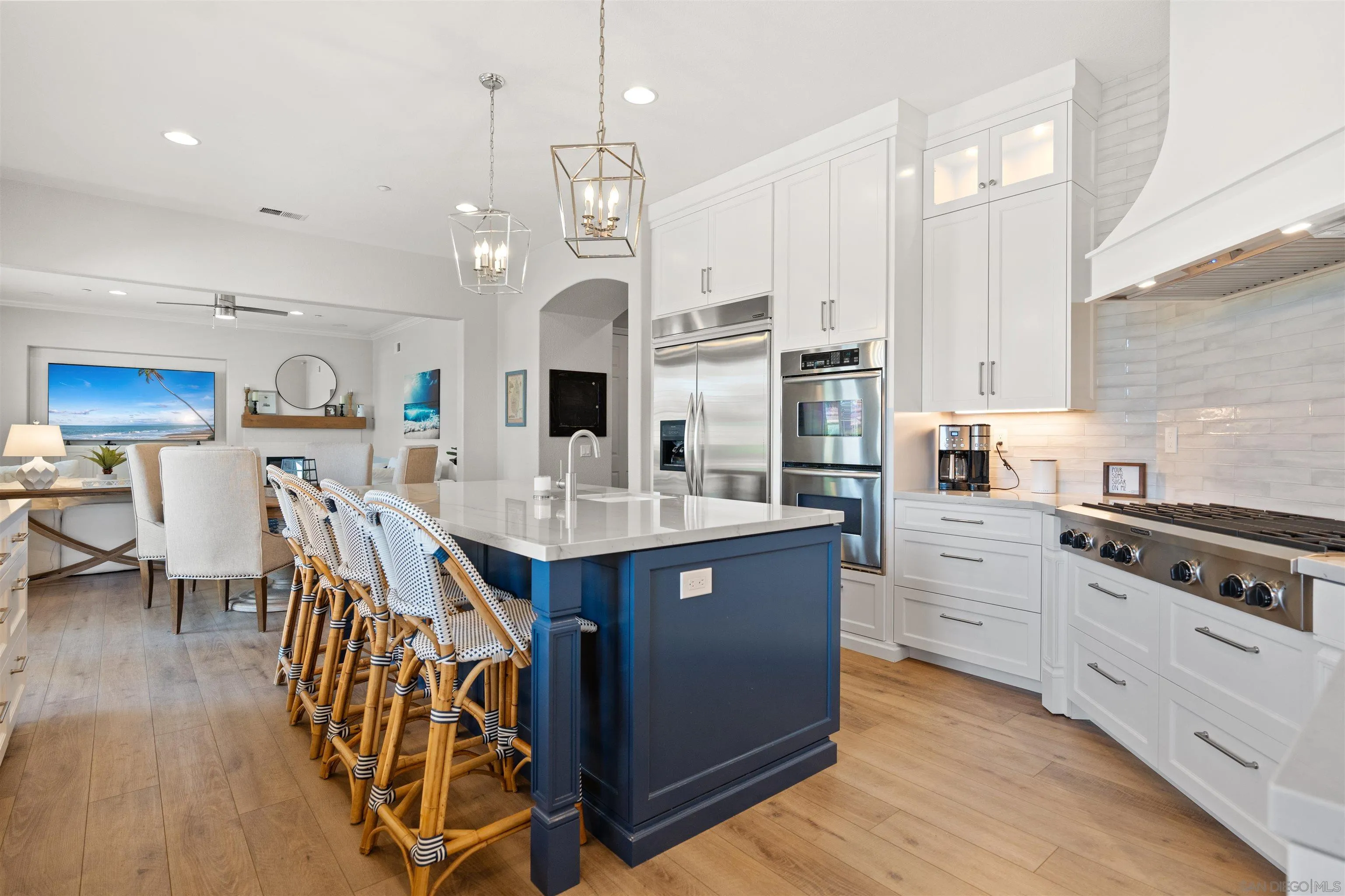 https://cdn.realtyfeed.com/cdn/127/250037333/53be5700d320947df725654bc3a6e689.webp