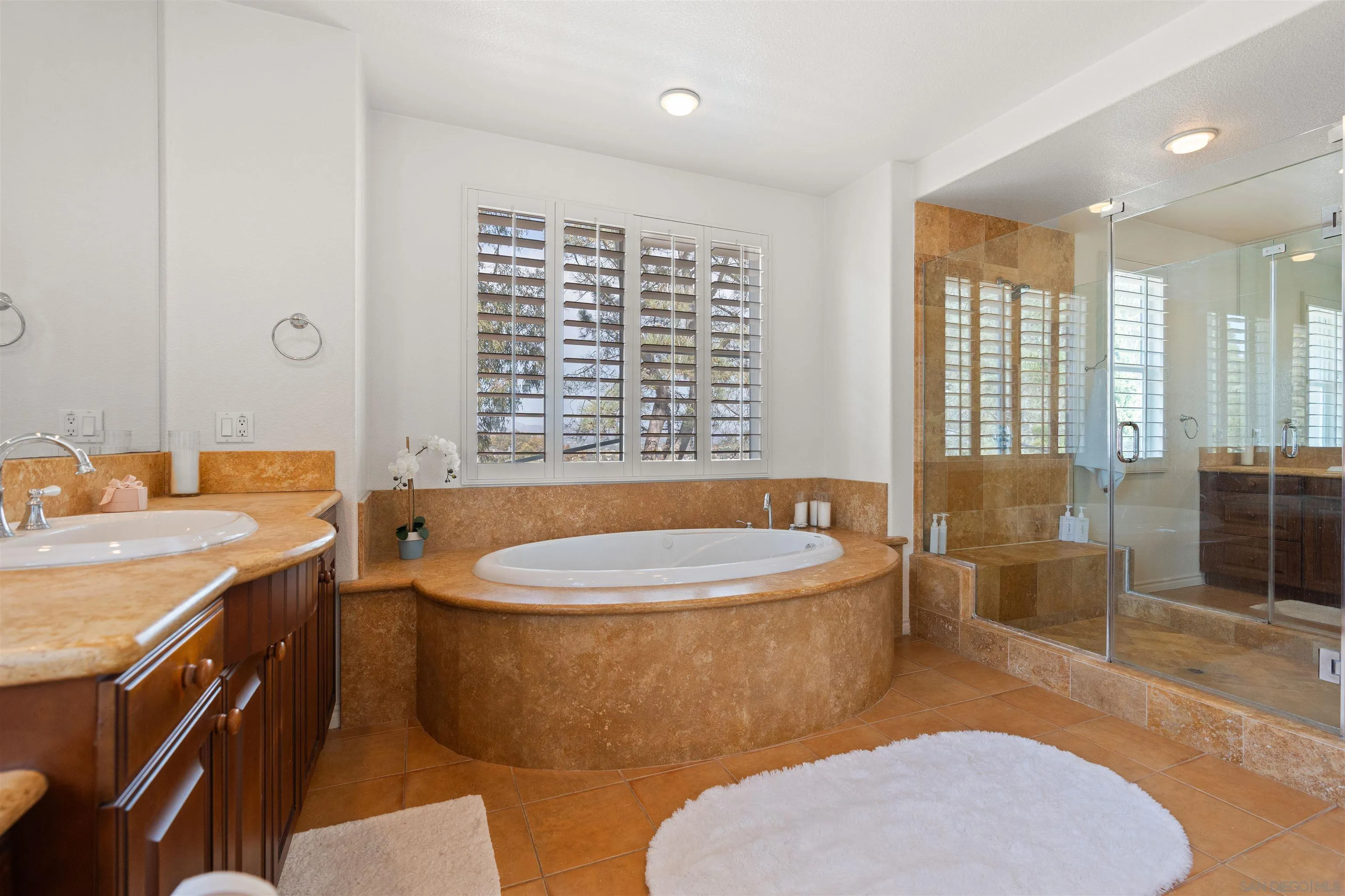 https://cdn.realtyfeed.com/cdn/127/250037333/d39bc799dc18abbeace5b09b9d3a74e2.webp