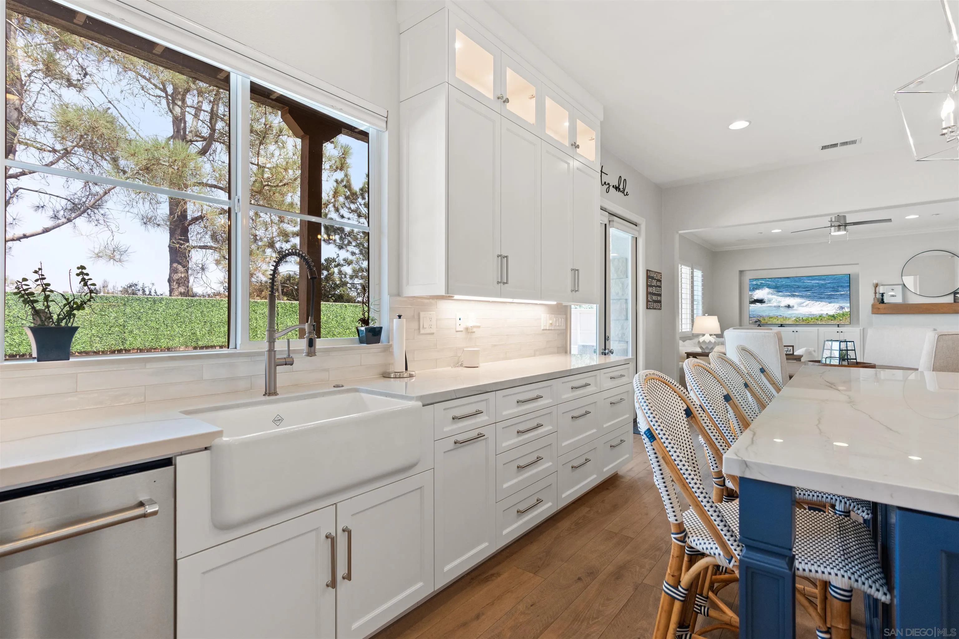 https://cdn.realtyfeed.com/cdn/127/250037333/da55939b235bd4ae0f1983197125e219.webp