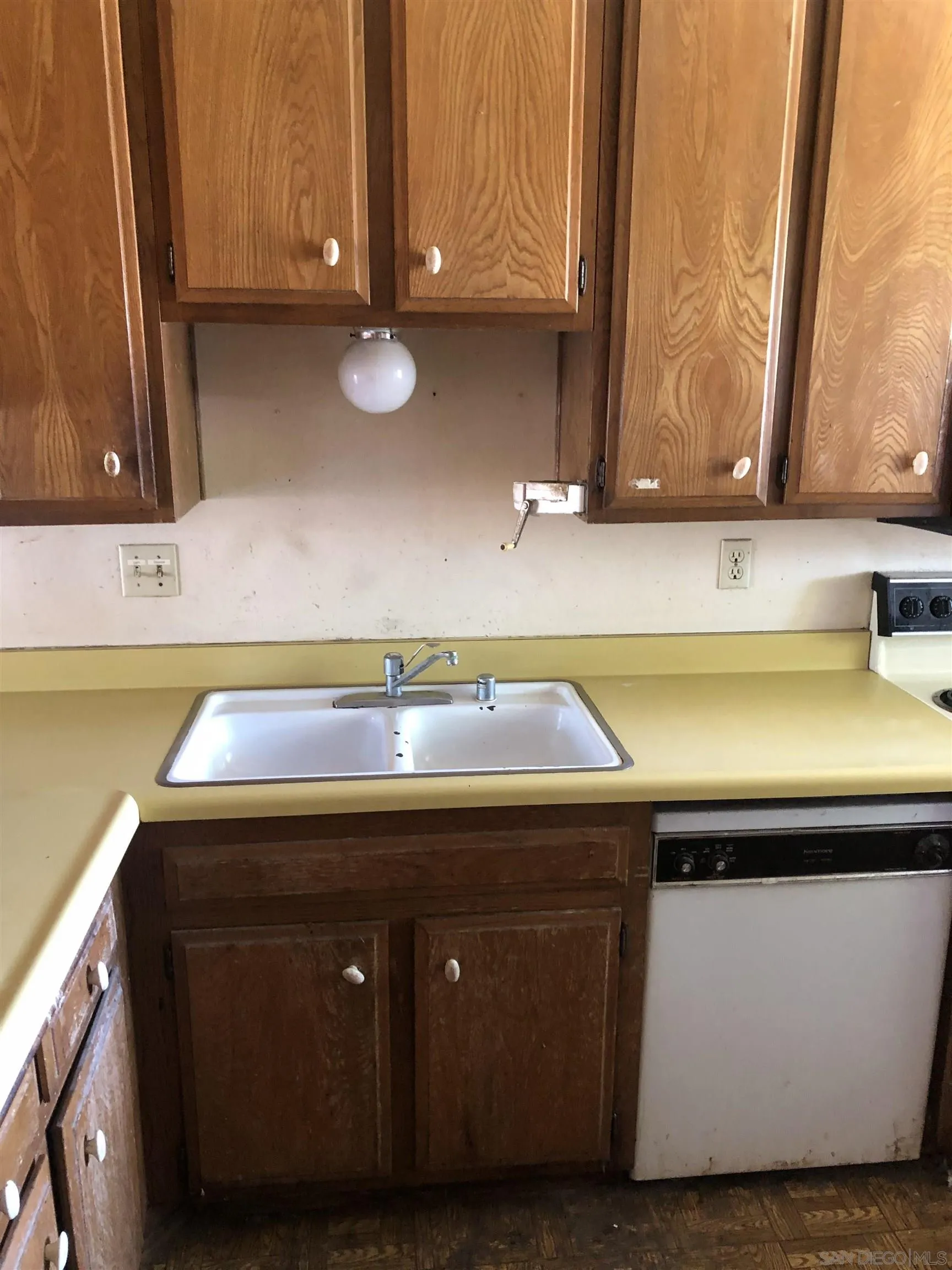 https://cdn.realtyfeed.com/cdn/127/250037334/938df255d1d2e75ebf496925c9100e72.webp