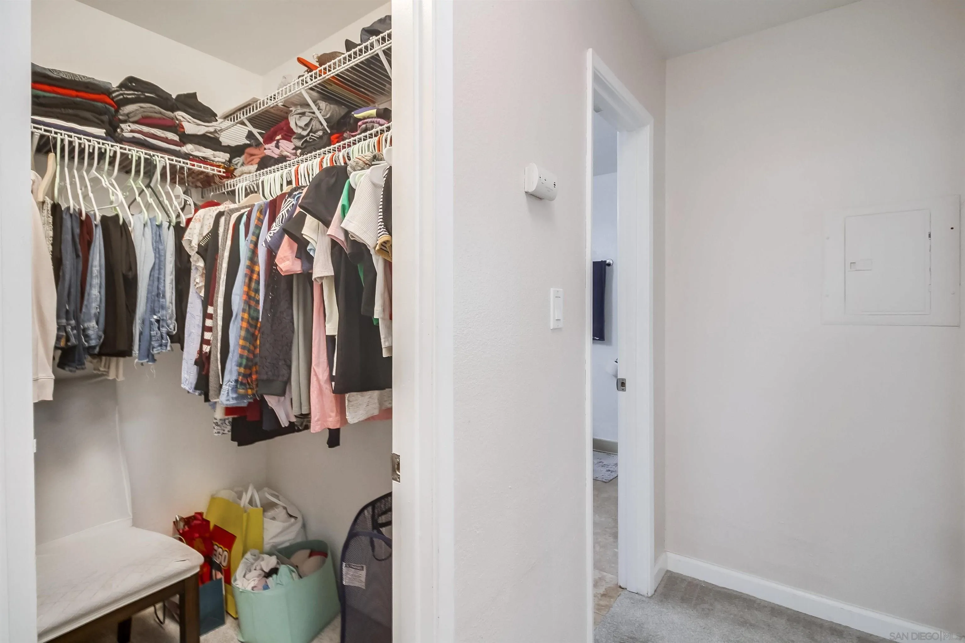 https://cdn.realtyfeed.com/cdn/127/250037335/c3c8797aacdee9ad2901ca167a465470.webp
