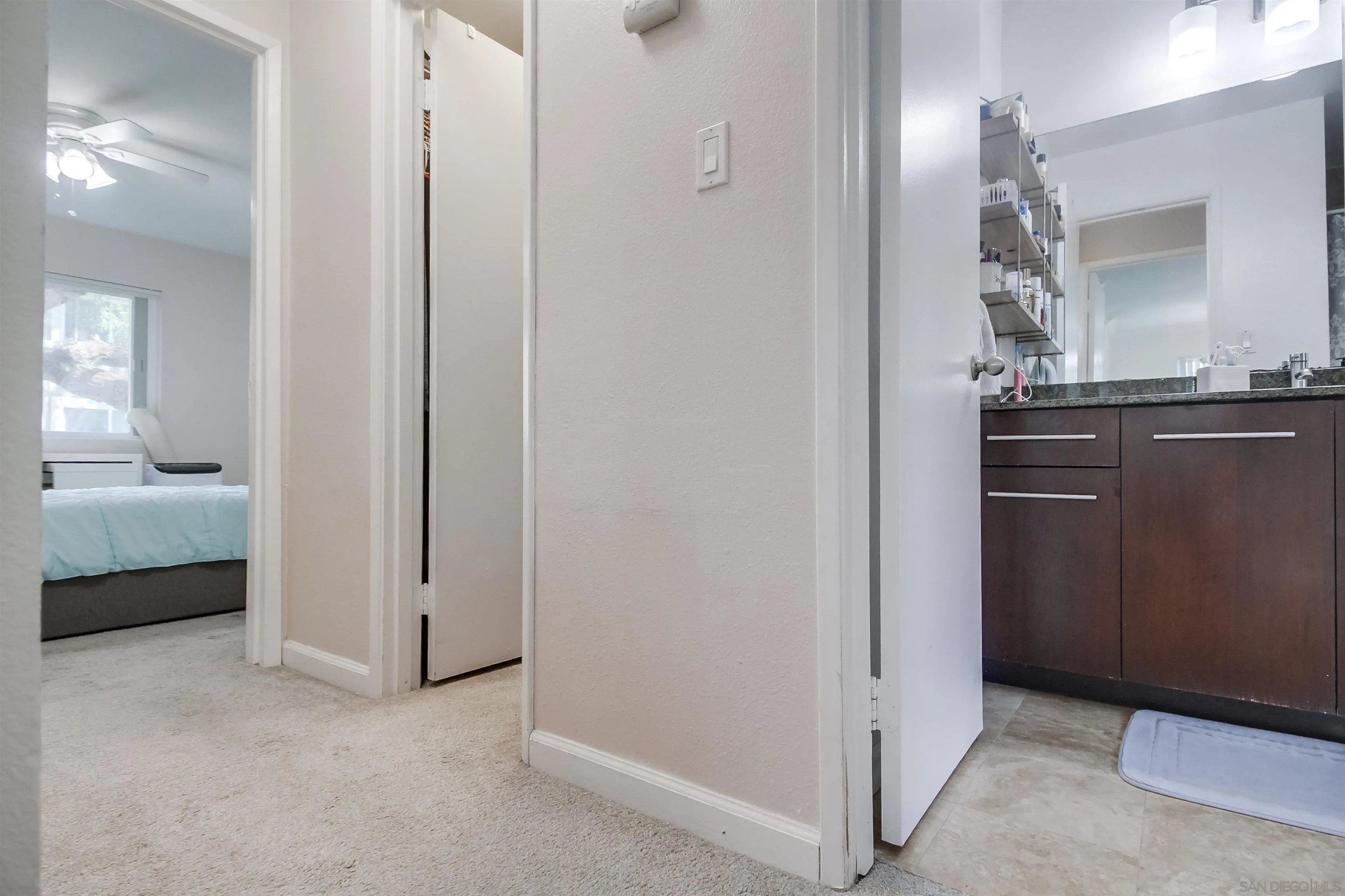https://cdn.realtyfeed.com/cdn/127/250037335/ef3bbe0cc25ca99710bfe998a46d9e8c.webp