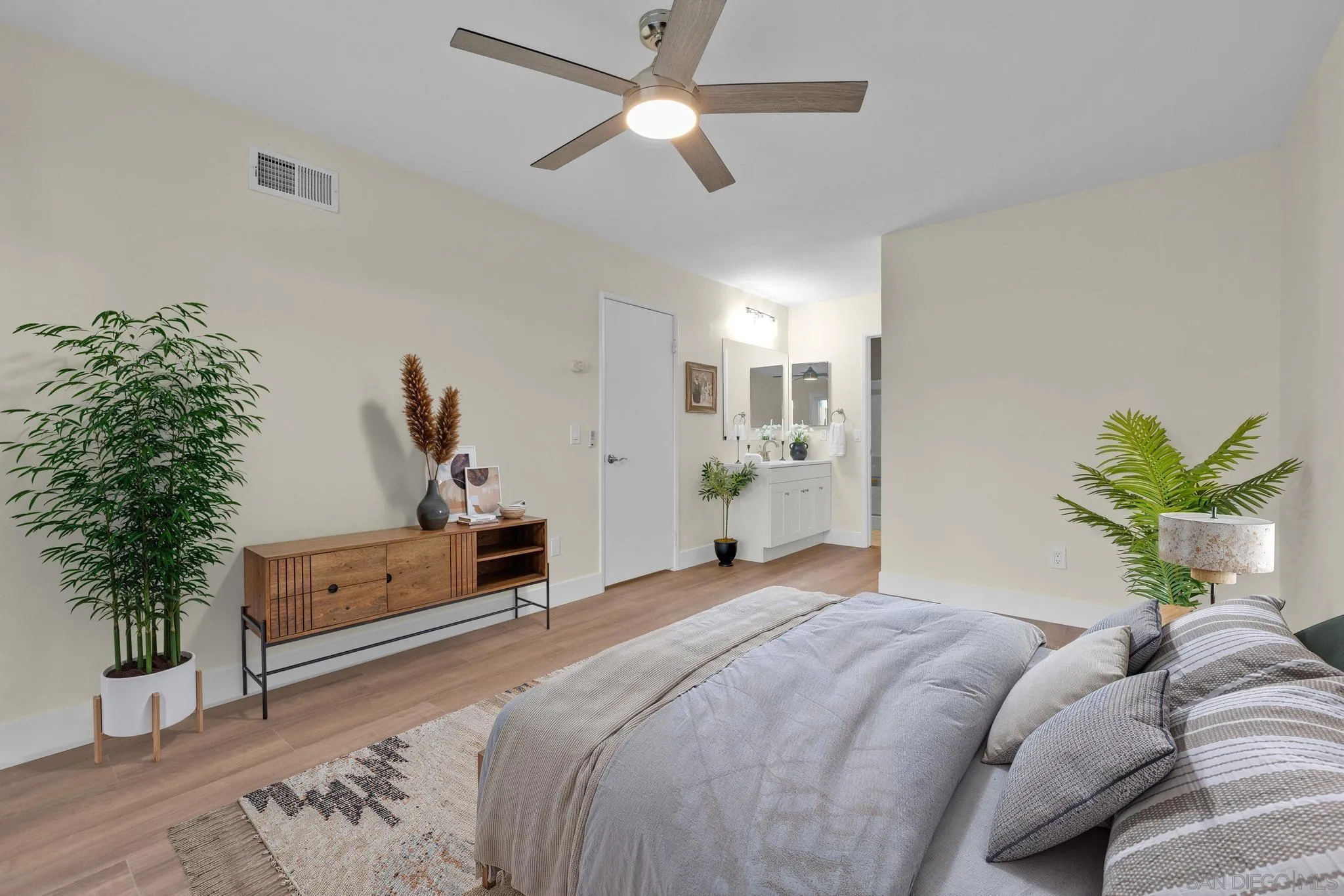 https://cdn.realtyfeed.com/cdn/127/250037336/2733f6f164b96e00a569e404192915a0.webp