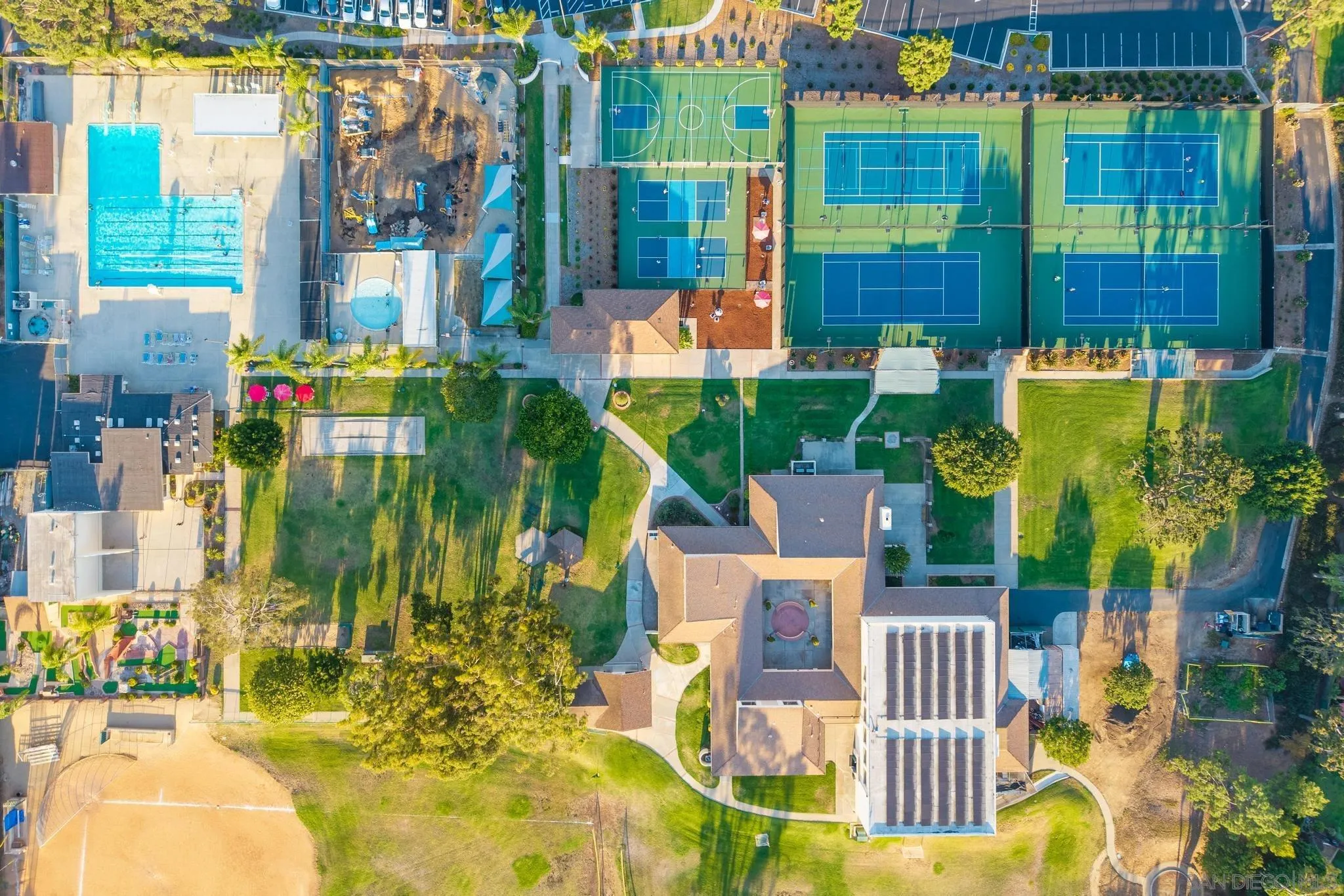 https://cdn.realtyfeed.com/cdn/127/250037336/407c72634bccba1d785e9f56cc952d4f.webp