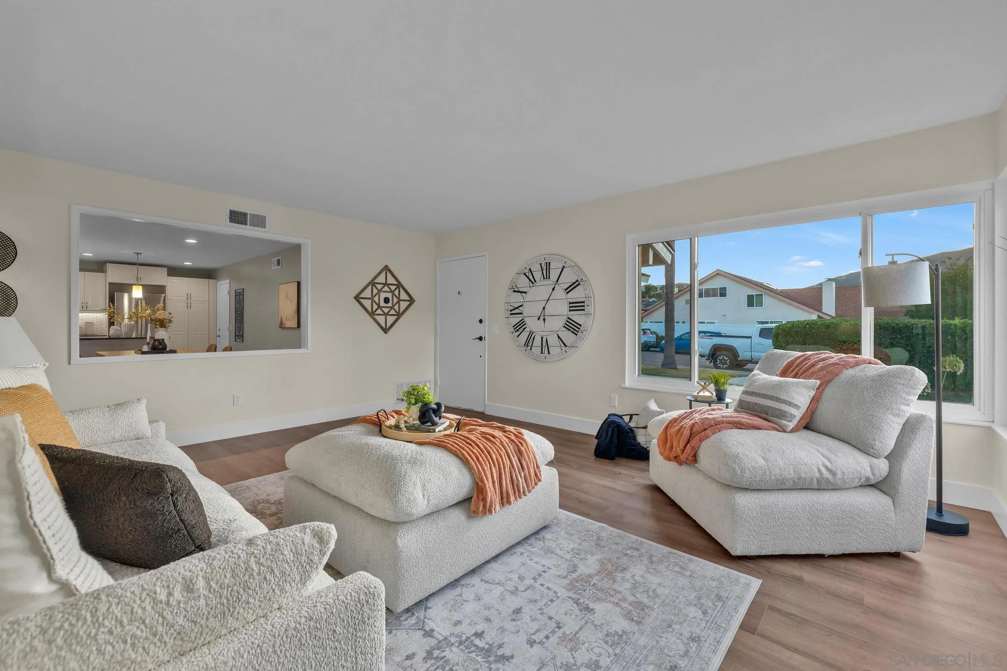 https://cdn.realtyfeed.com/cdn/127/250037336/66f3872cf3fc4bd87ae5d3ced4587a72.webp