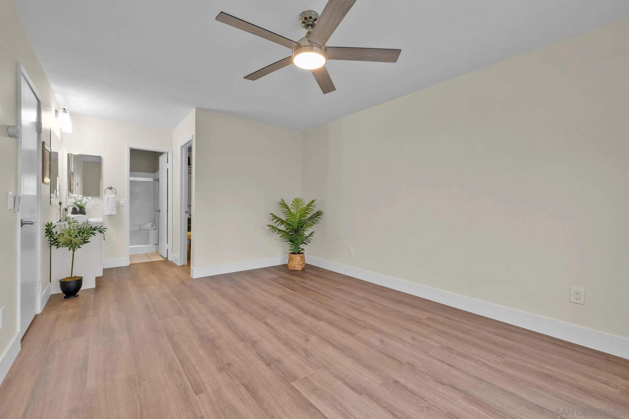 https://cdn.realtyfeed.com/cdn/127/250037336/c765c9ccedd40f261c0c57443b28e937.webp