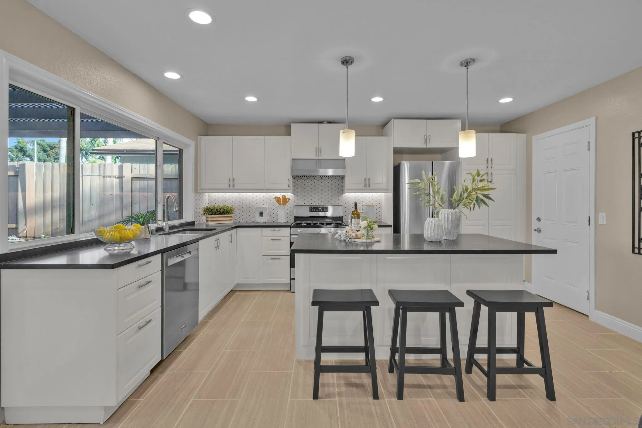 https://cdn.realtyfeed.com/cdn/127/250037336/f84f24a39e42f9353a55163a384cfd5c.webp