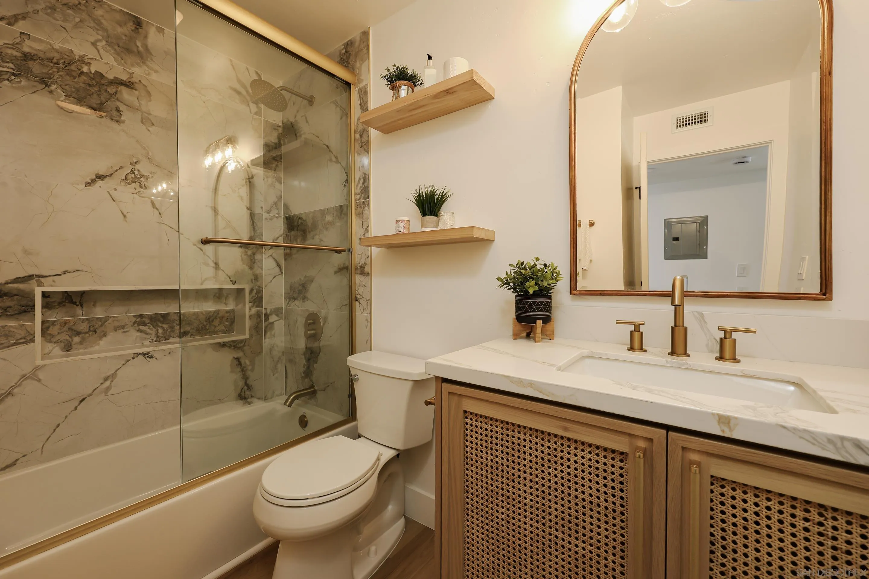https://cdn.realtyfeed.com/cdn/127/250037339/12499eed2d59f0cf8df3d110825939f8.webp