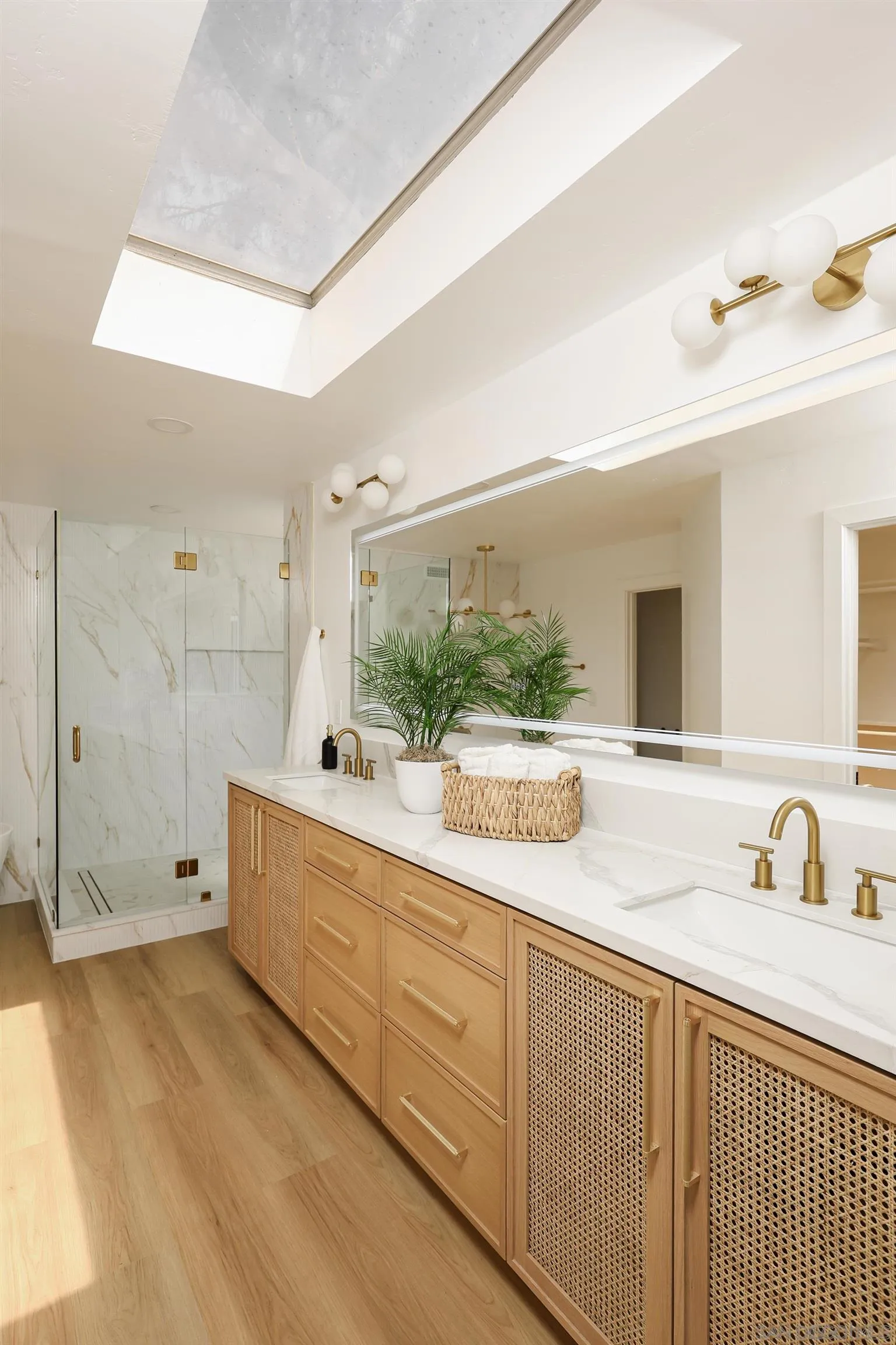 https://cdn.realtyfeed.com/cdn/127/250037339/91a1a2aadbd62fbc68bd2ee99ad295c2.webp