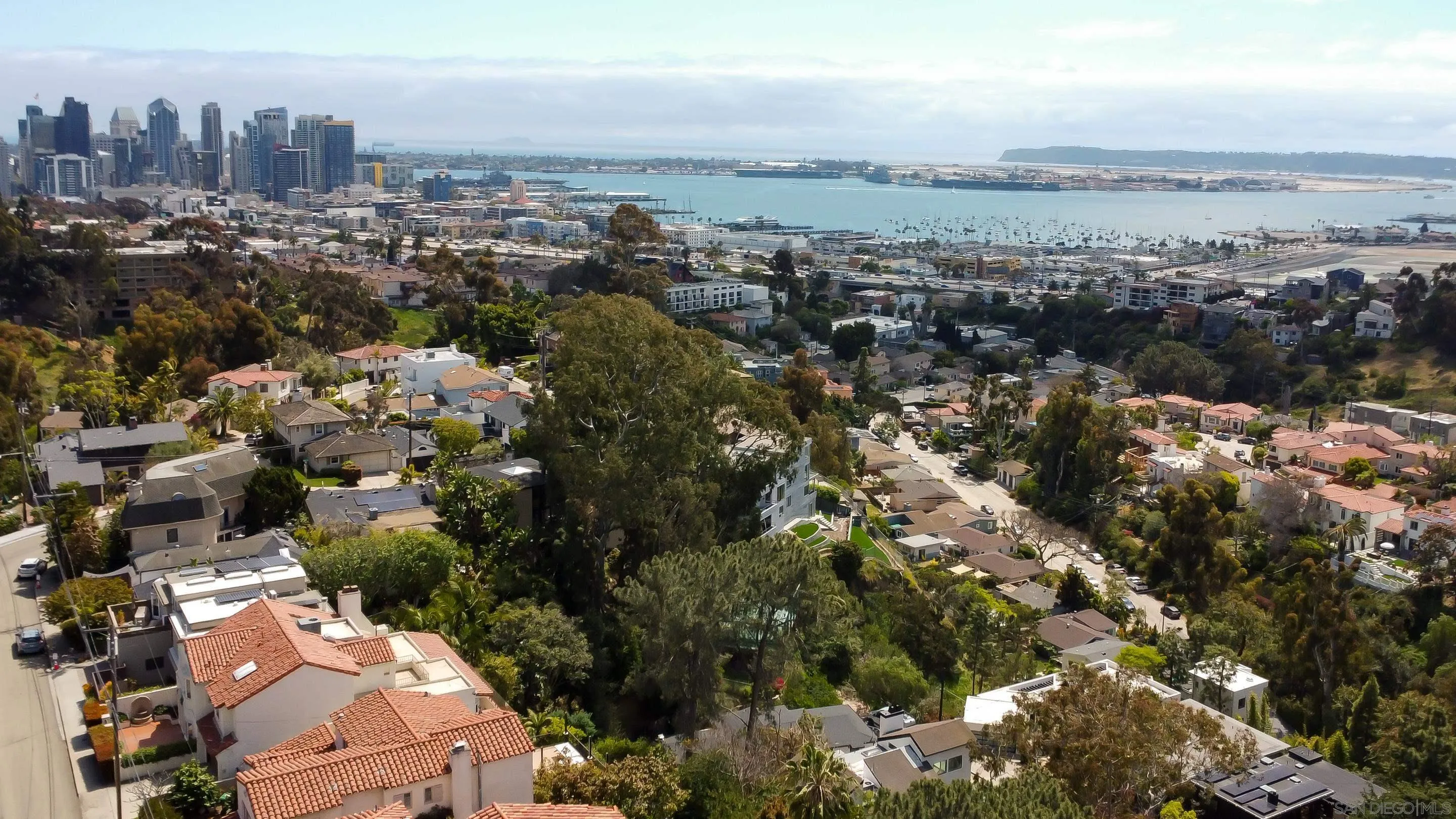 https://cdn.realtyfeed.com/cdn/127/250037339/938b4443f2264bfd69d49e4584217722.webp