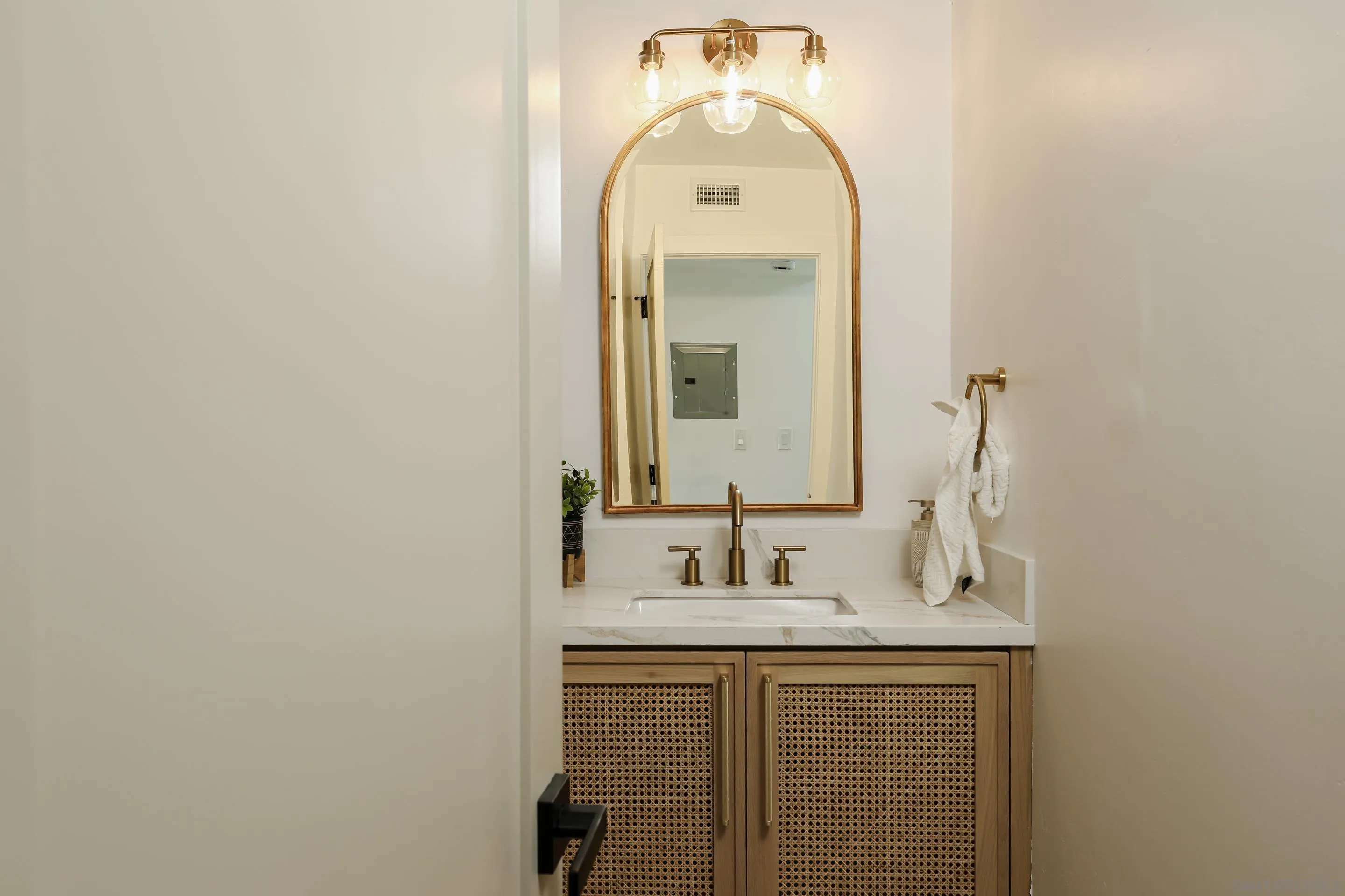 https://cdn.realtyfeed.com/cdn/127/250037339/a604a070690894e5dea678b7695a72a7.webp