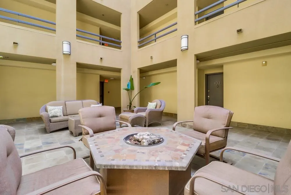 https://cdn.realtyfeed.com/cdn/127/250037340/e8f675245977b44c6f37c1a872099d5b.webp
