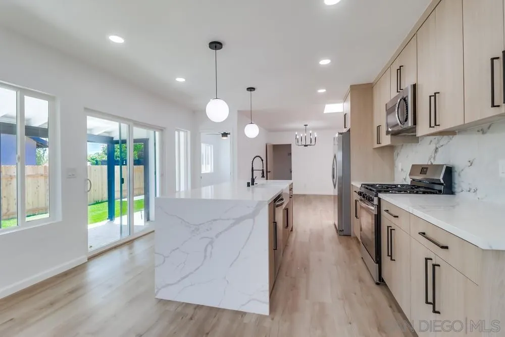 https://cdn.realtyfeed.com/cdn/127/250037341/47e7fb0455c047a74ef2ef46cfd2ab3e.webp