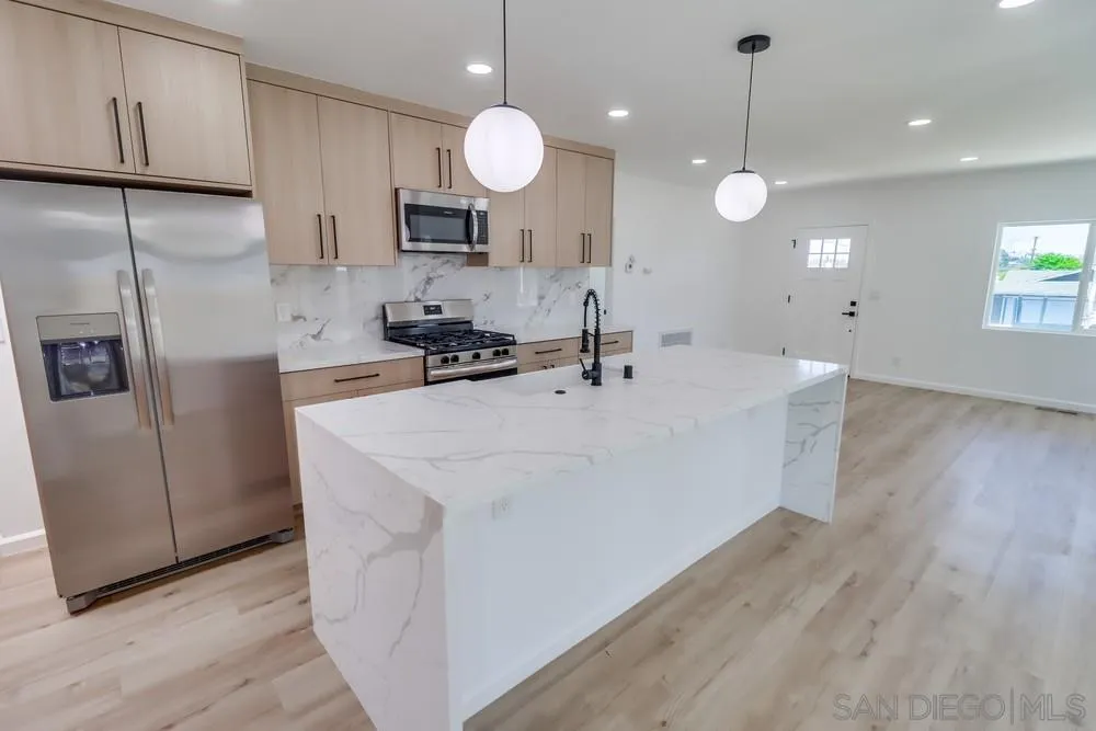 https://cdn.realtyfeed.com/cdn/127/250037341/e32296b327bfdea870087b96b1de393a.webp