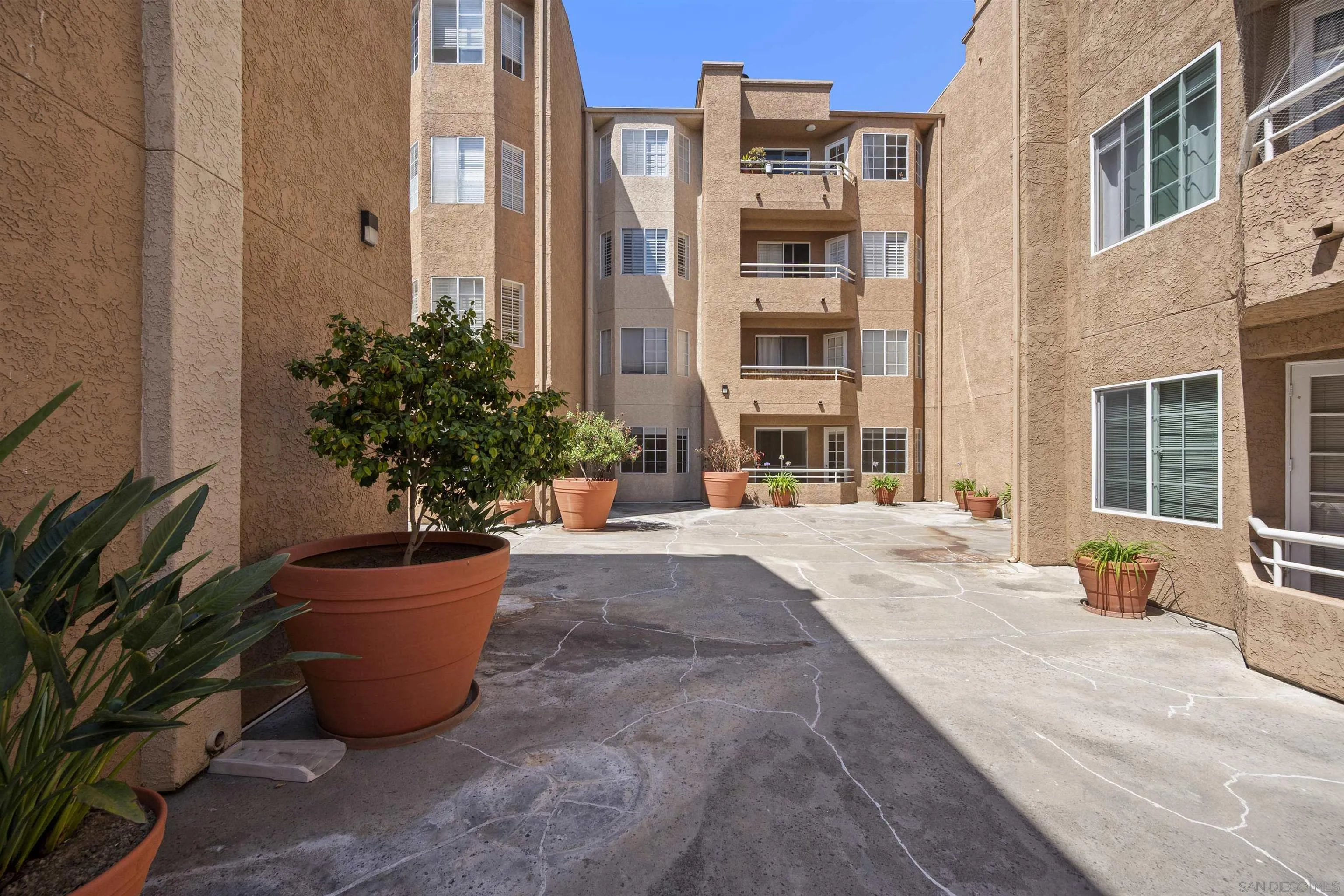 https://cdn.realtyfeed.com/cdn/127/250037342/1e79c34b25018a5ae2a35ad7e00fb0d8.webp
