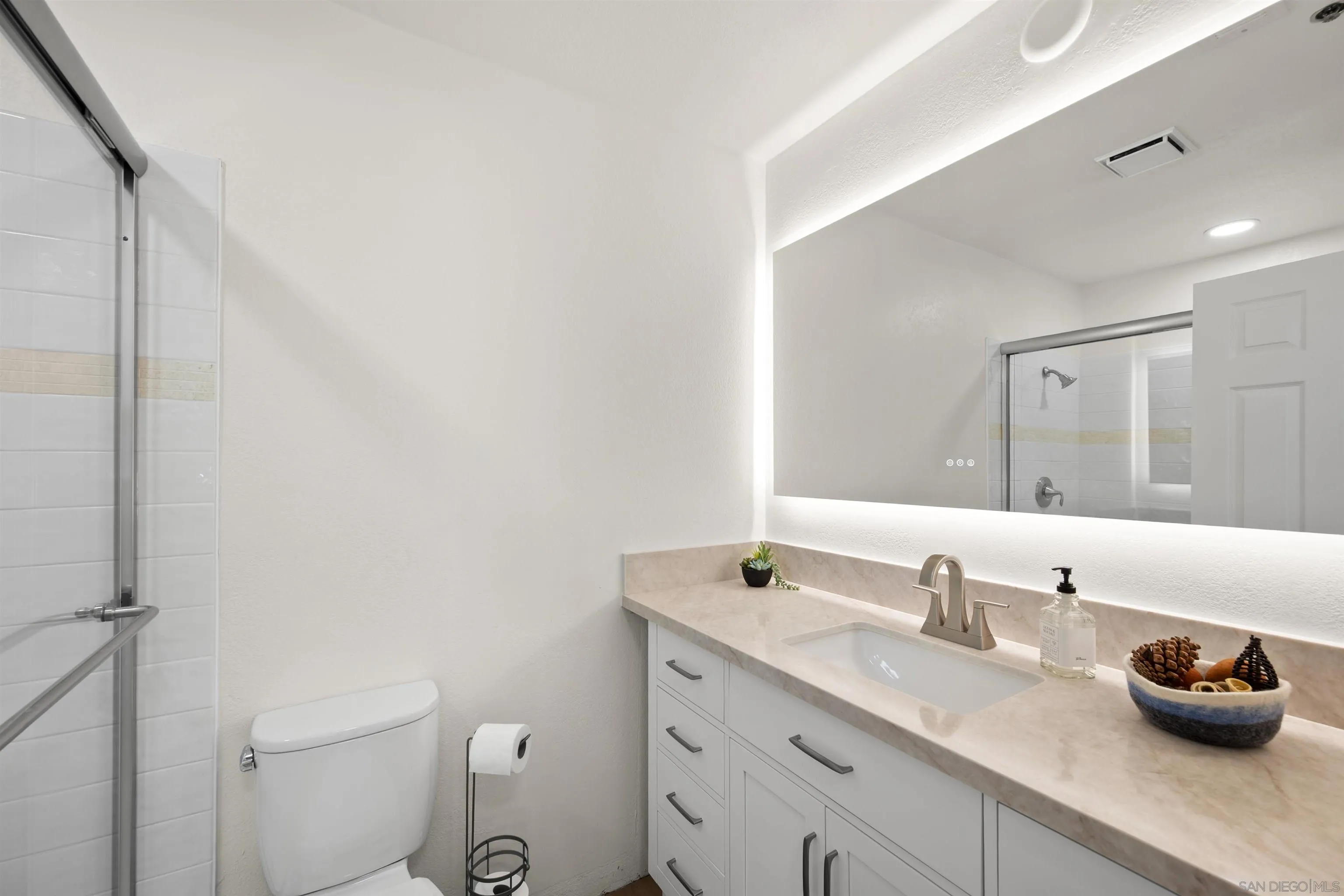 https://cdn.realtyfeed.com/cdn/127/250037342/58473bc0664a1d2f0158bf9c98b437b5.webp