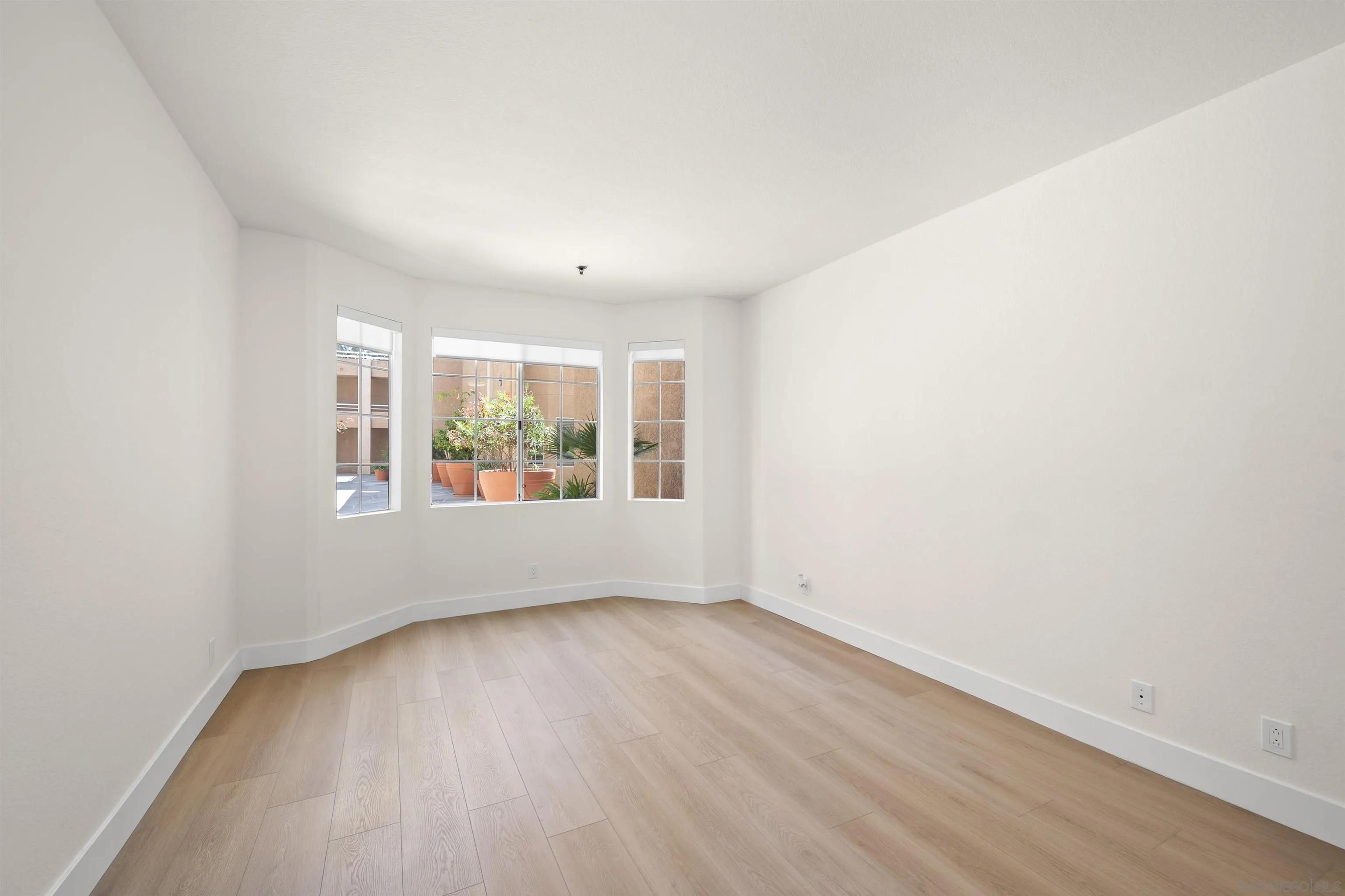 https://cdn.realtyfeed.com/cdn/127/250037342/590ae841534cc2bc057a760d77cacfb1.webp