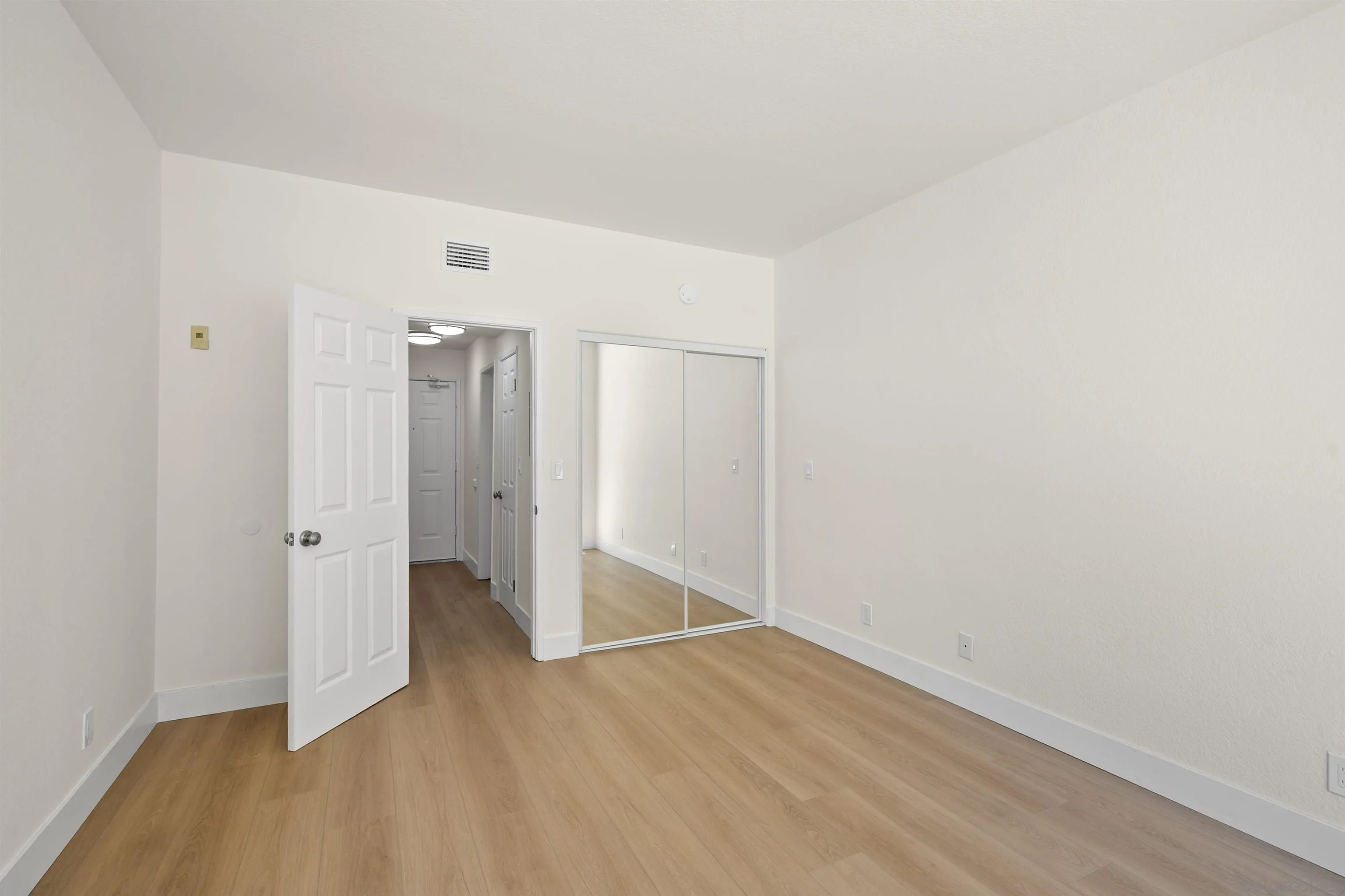 https://cdn.realtyfeed.com/cdn/127/250037342/64c8464f6abc86f97005f6c2c1be981e.webp
