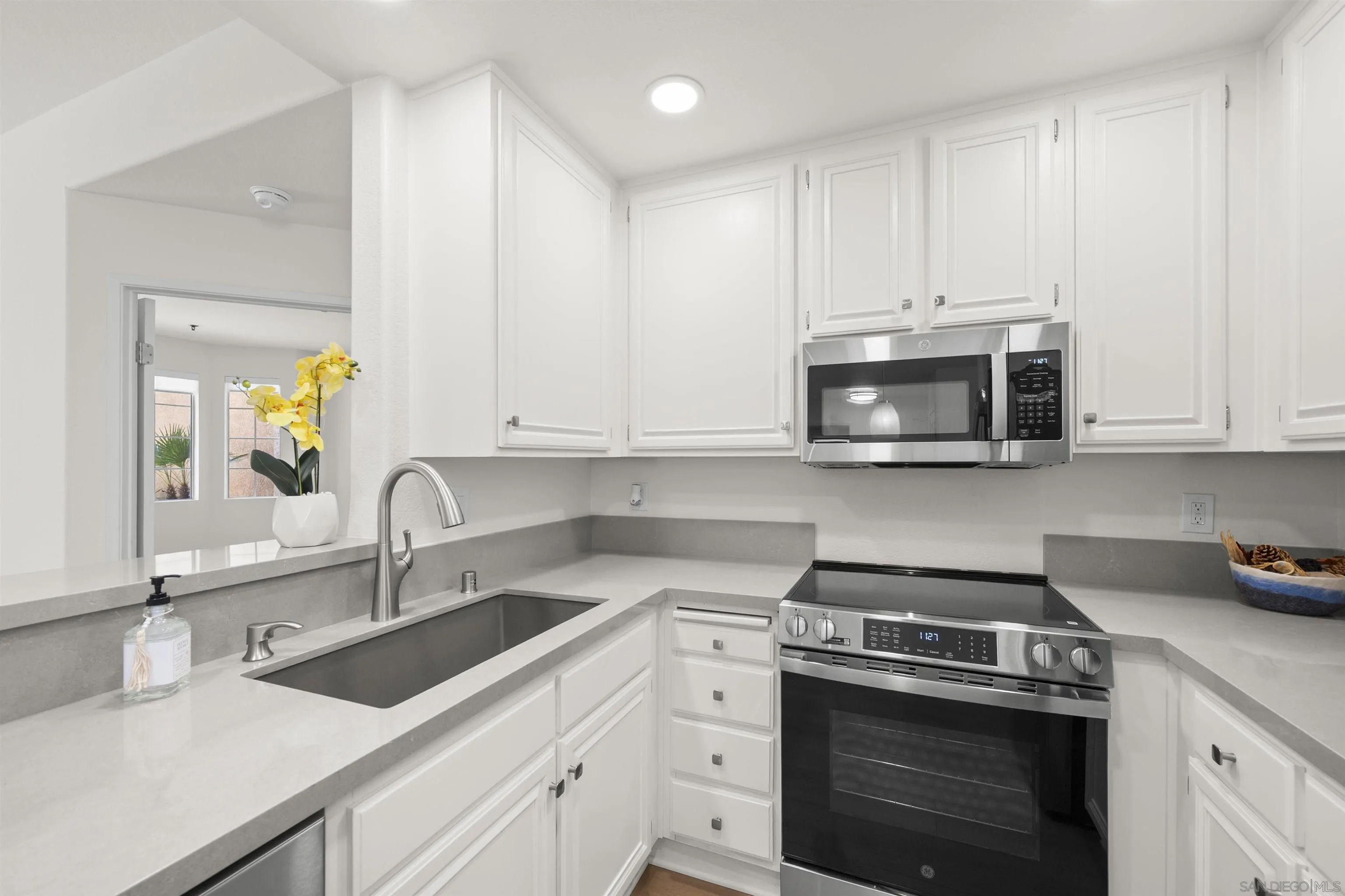https://cdn.realtyfeed.com/cdn/127/250037342/75a24ee7d7c03252b419d1b9a46ebcd4.webp