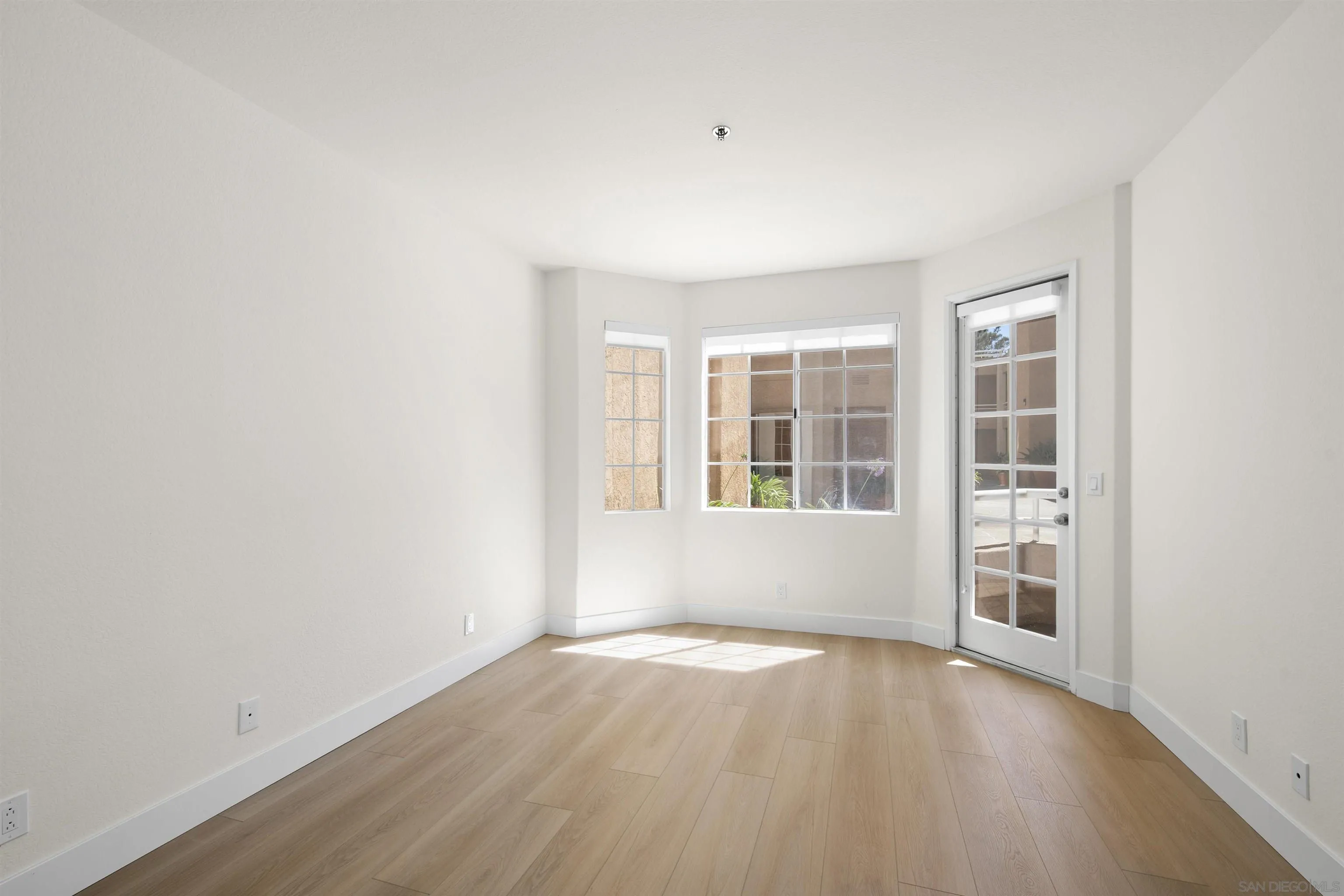 https://cdn.realtyfeed.com/cdn/127/250037342/a06b358469aadb6180d34261392103d6.webp