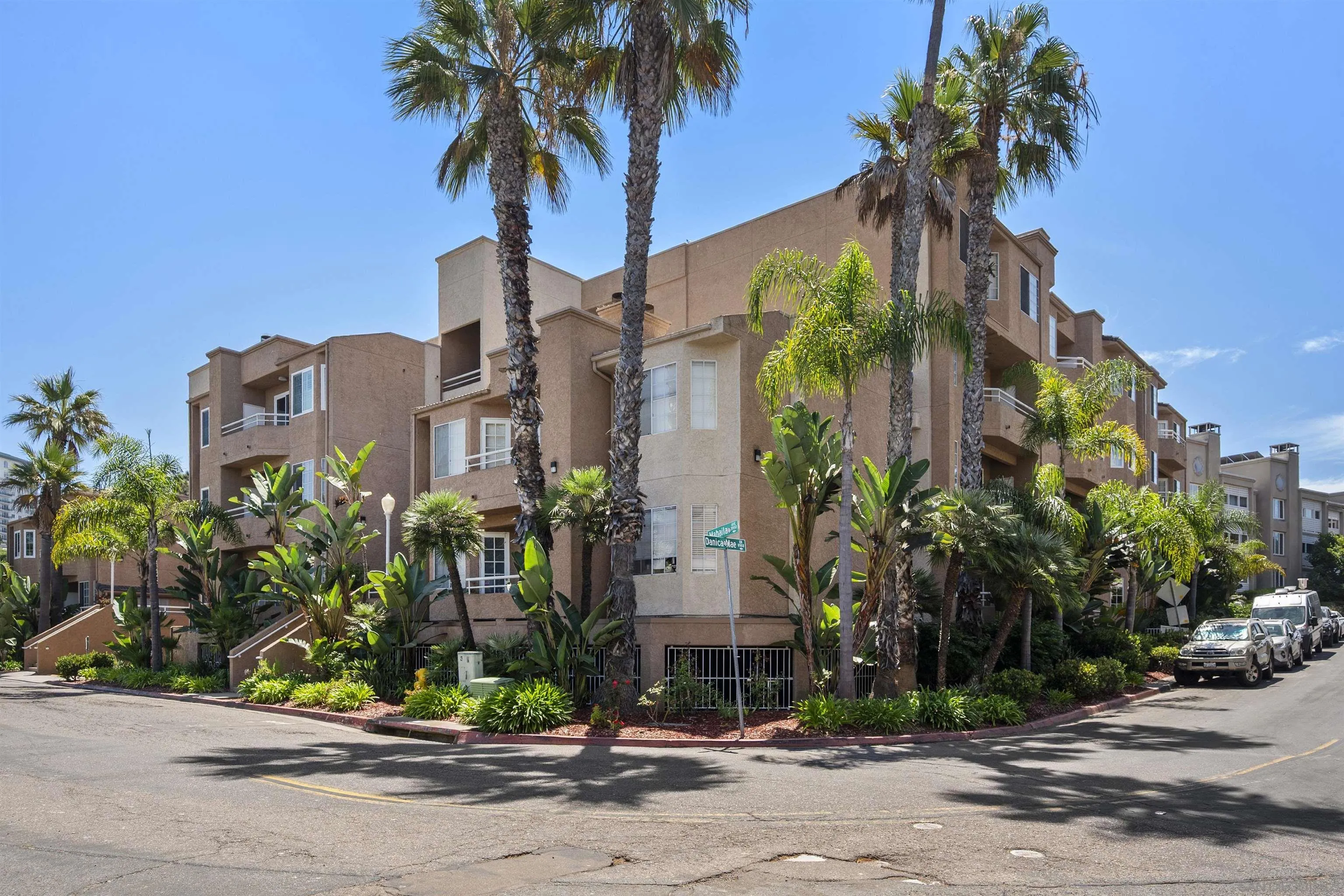 https://cdn.realtyfeed.com/cdn/127/250037342/fcdfa3cbb37f88aecb21de8a3696e0cf.webp