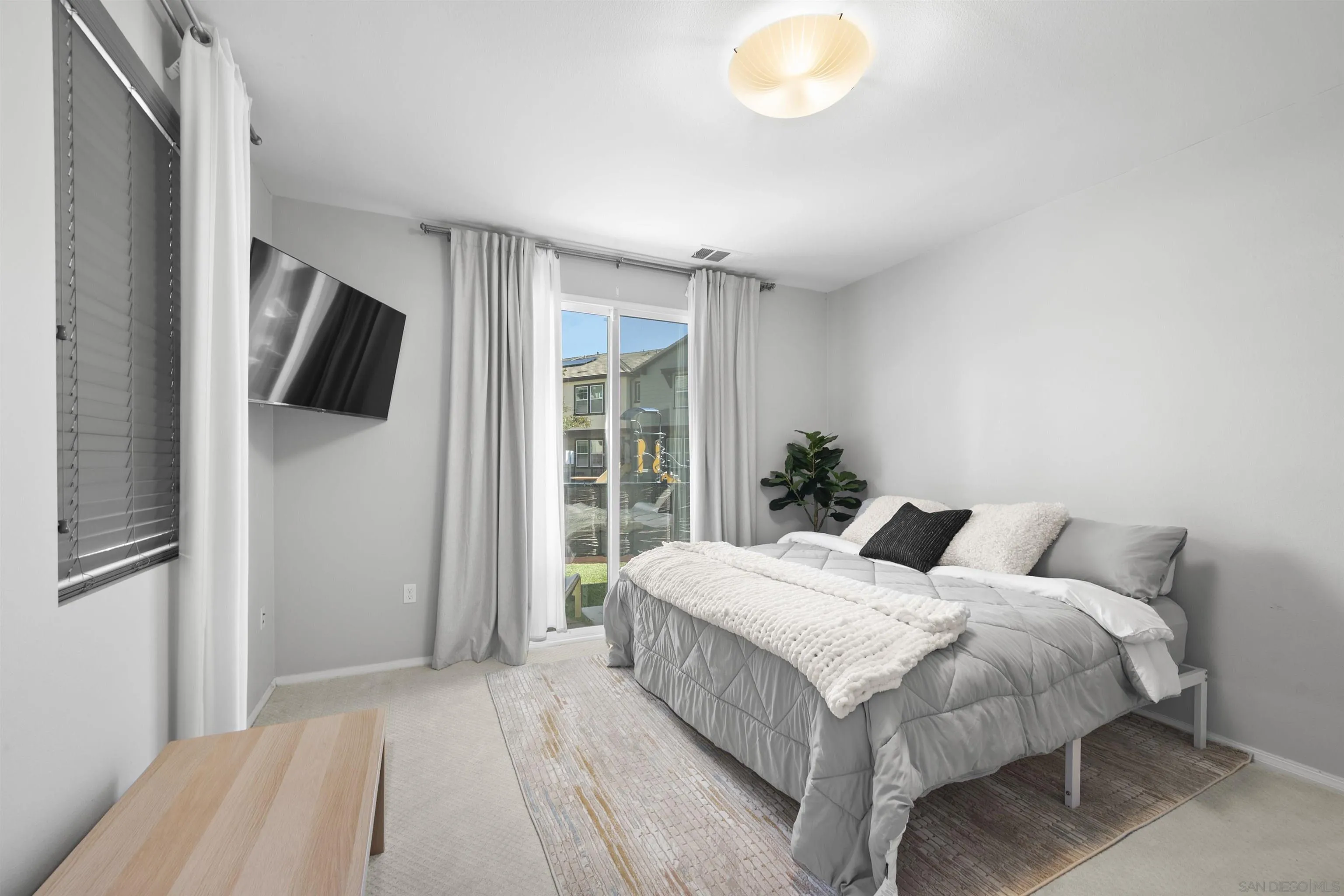 https://cdn.realtyfeed.com/cdn/127/250037347/5b7c1d0e3c496c84bbf1e3bc8e3b43d2.webp