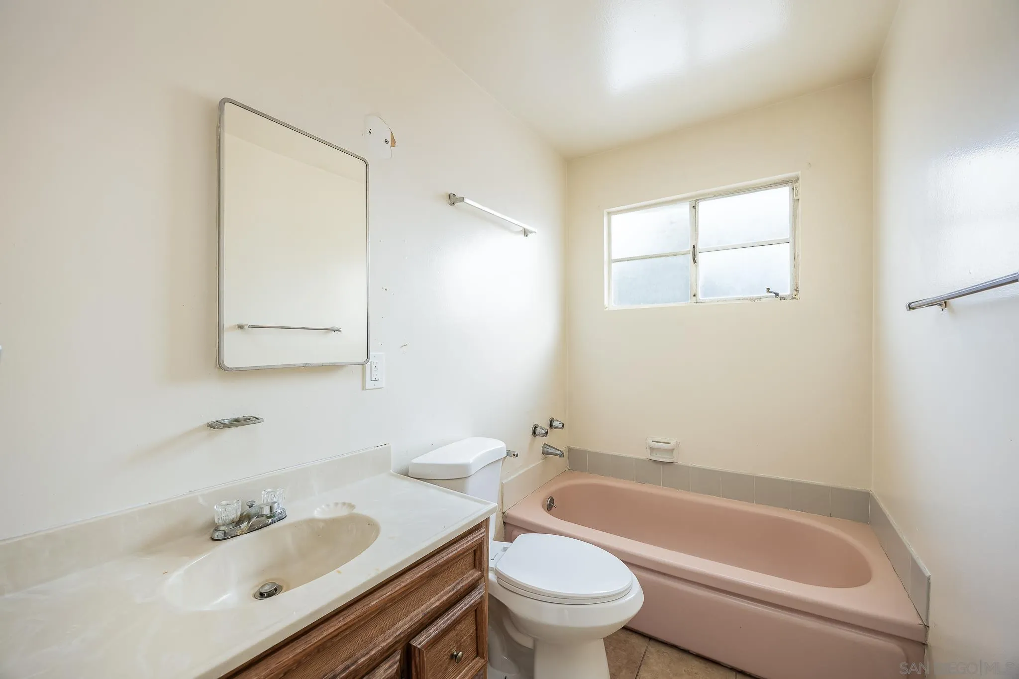 https://cdn.realtyfeed.com/cdn/127/250037354/e8c046aefe5b46f778f7c0eede7d1cdb.webp
