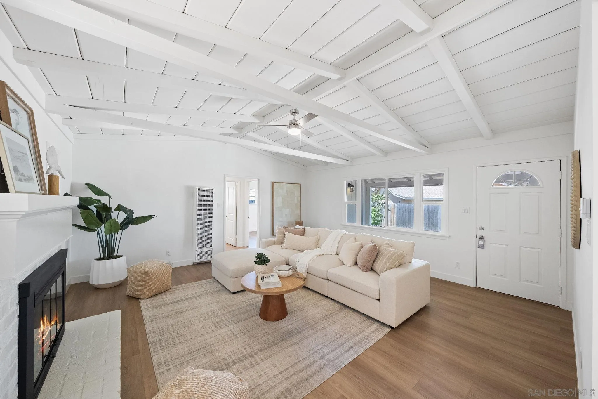 https://cdn.realtyfeed.com/cdn/127/250037357/2d84aa573bc949bcf980226da29938dd.webp