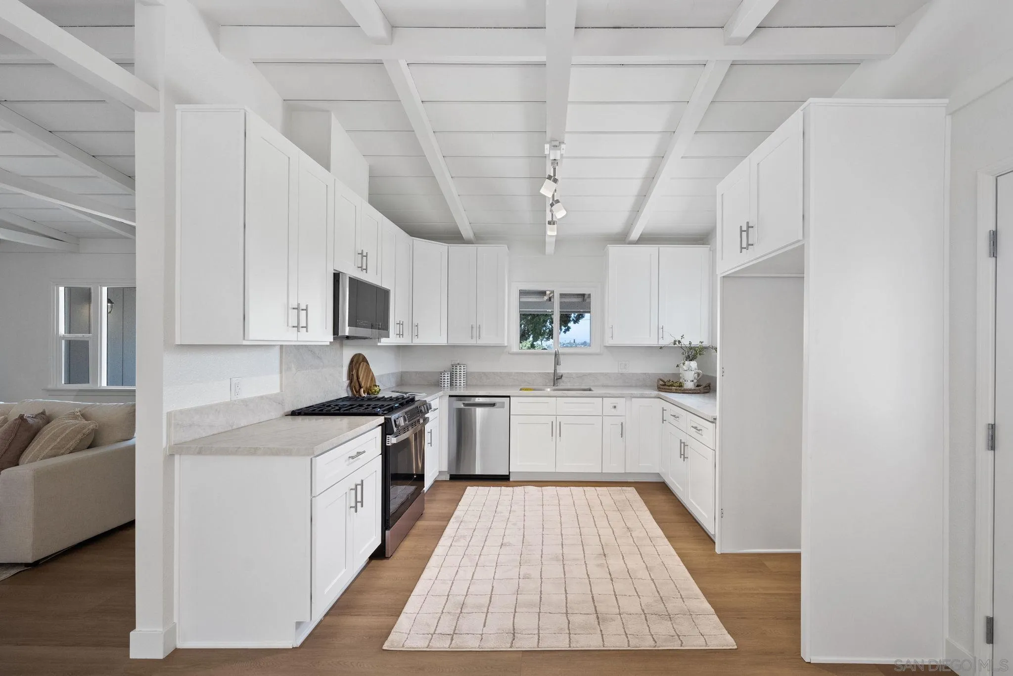https://cdn.realtyfeed.com/cdn/127/250037357/3cab84250c9e592a0982bcfd6bbd201d.webp