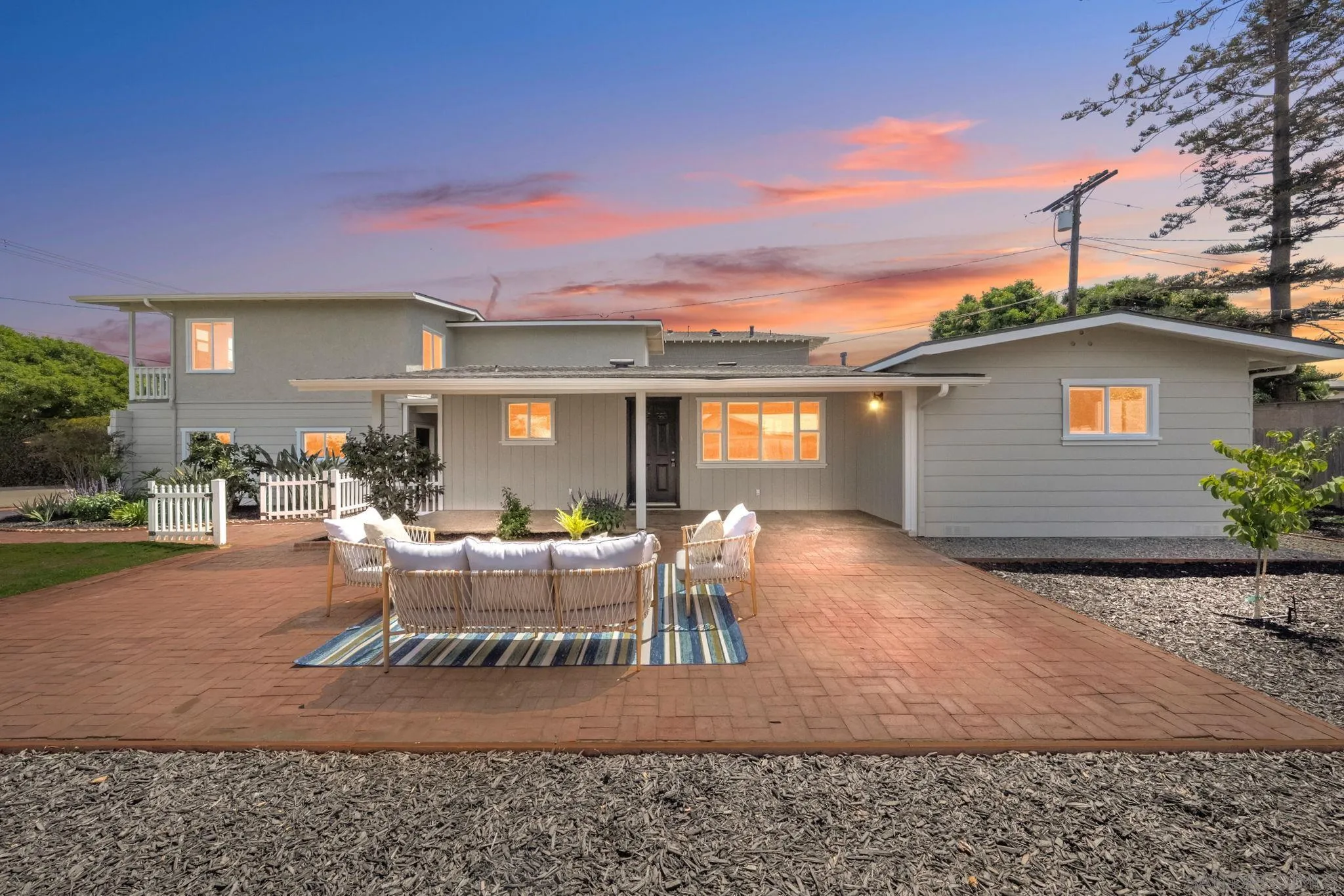 https://cdn.realtyfeed.com/cdn/127/250037357/e9df7db06f956f3ed01c4b9be70c5f0d.webp