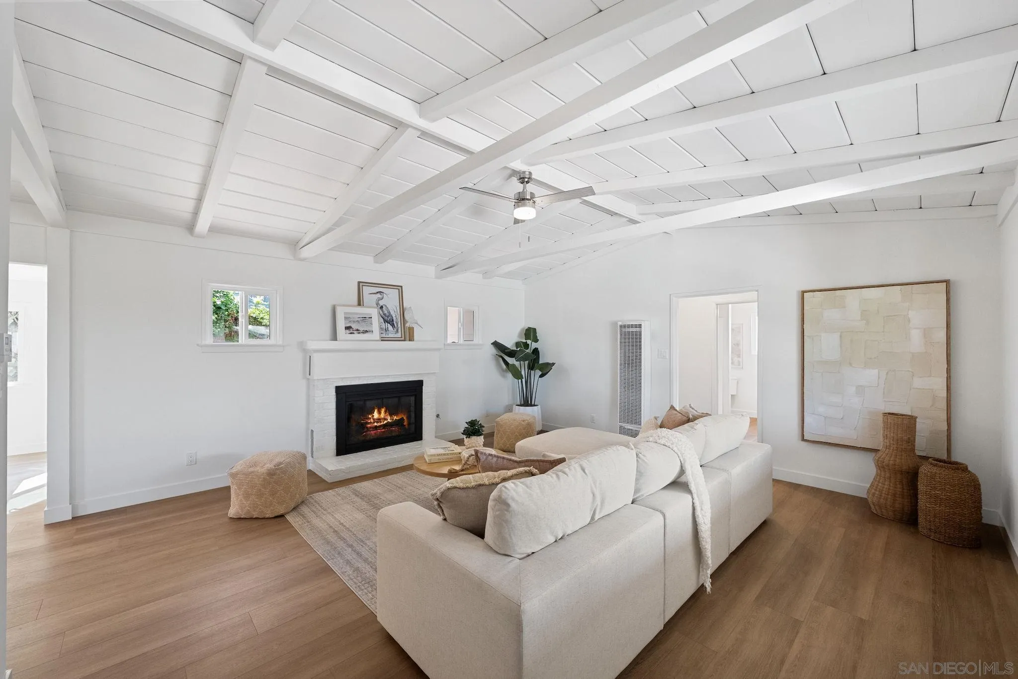 https://cdn.realtyfeed.com/cdn/127/250037357/ff50bdc2dd674a6ab09b6c9a7f82ebc6.webp