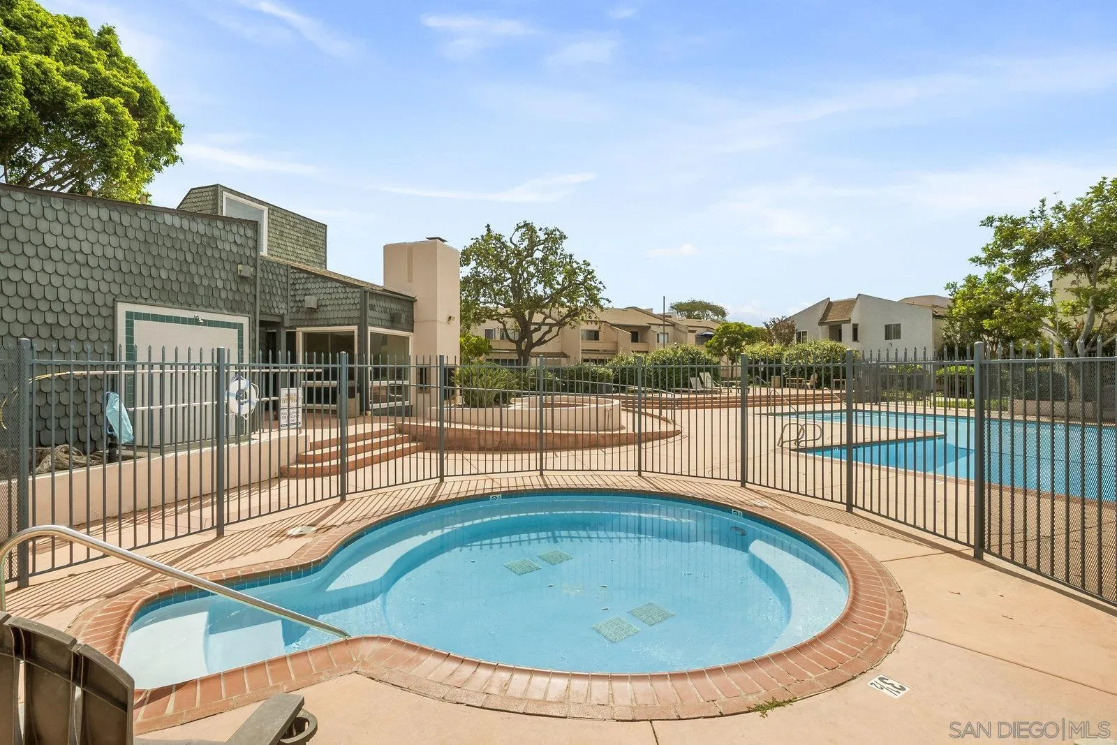 https://cdn.realtyfeed.com/cdn/127/250037361/c70d8c3640bf9678a9f2683f50e43776.webp