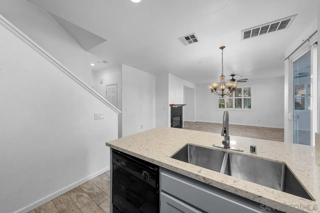https://cdn.realtyfeed.com/cdn/127/250037364/43bf73359ec88b98daab3b9d86ad4c53.webp