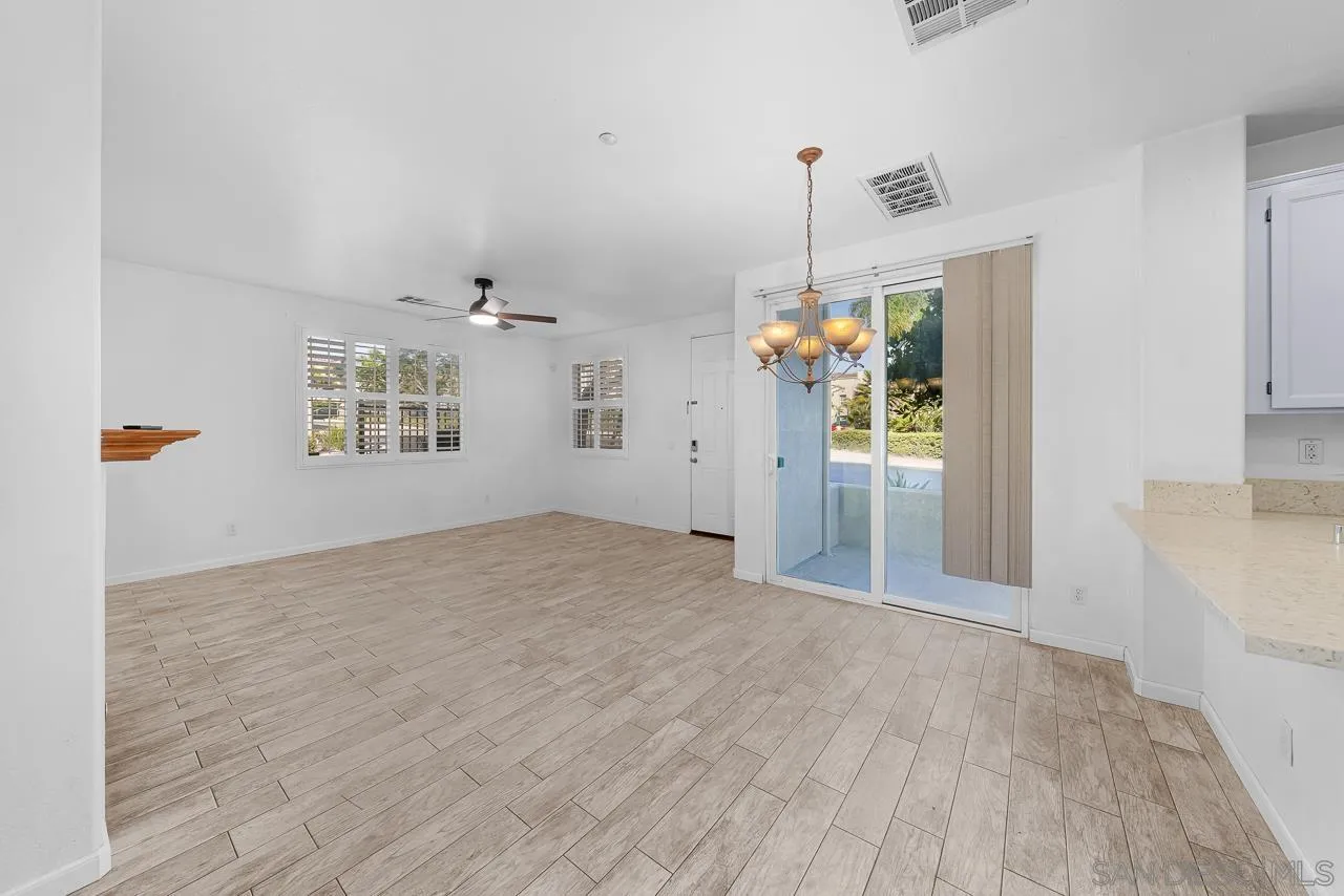 https://cdn.realtyfeed.com/cdn/127/250037364/527ec3edcb0b8c067e5c1566fd05c0b4.webp