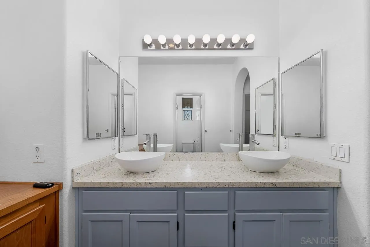https://cdn.realtyfeed.com/cdn/127/250037364/6d460170b8a8d153053f01eda736a2fb.webp