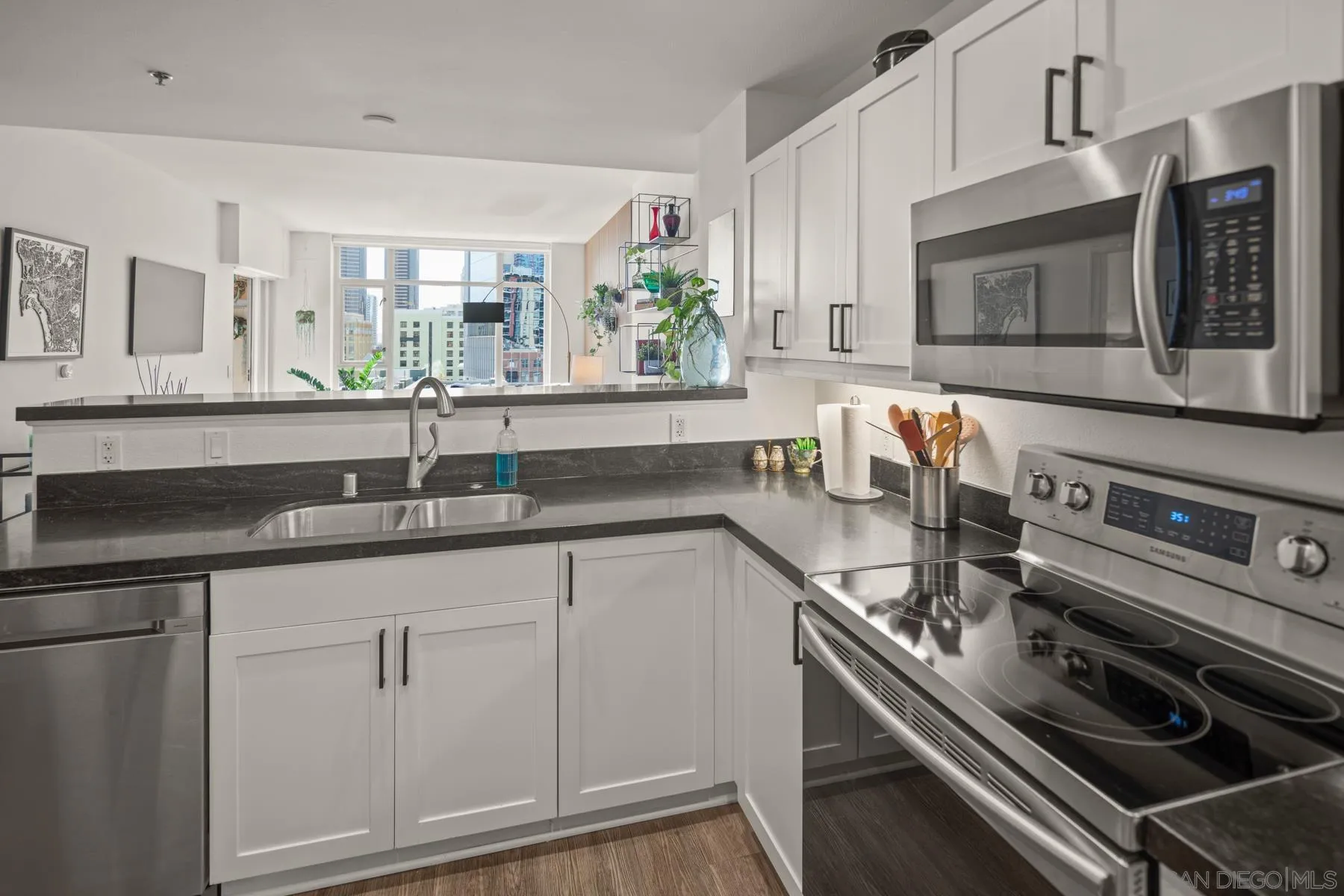 https://cdn.realtyfeed.com/cdn/127/250037367/f5ee0dcaf1880dbe6b336024ac9e707f.webp