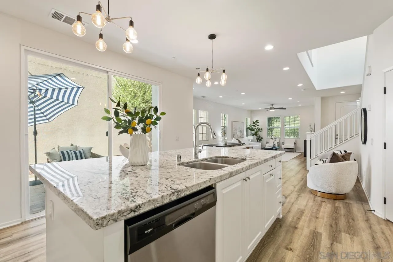https://cdn.realtyfeed.com/cdn/127/250037368/bca649e4db48ceb484b93667ebb129e3.webp
