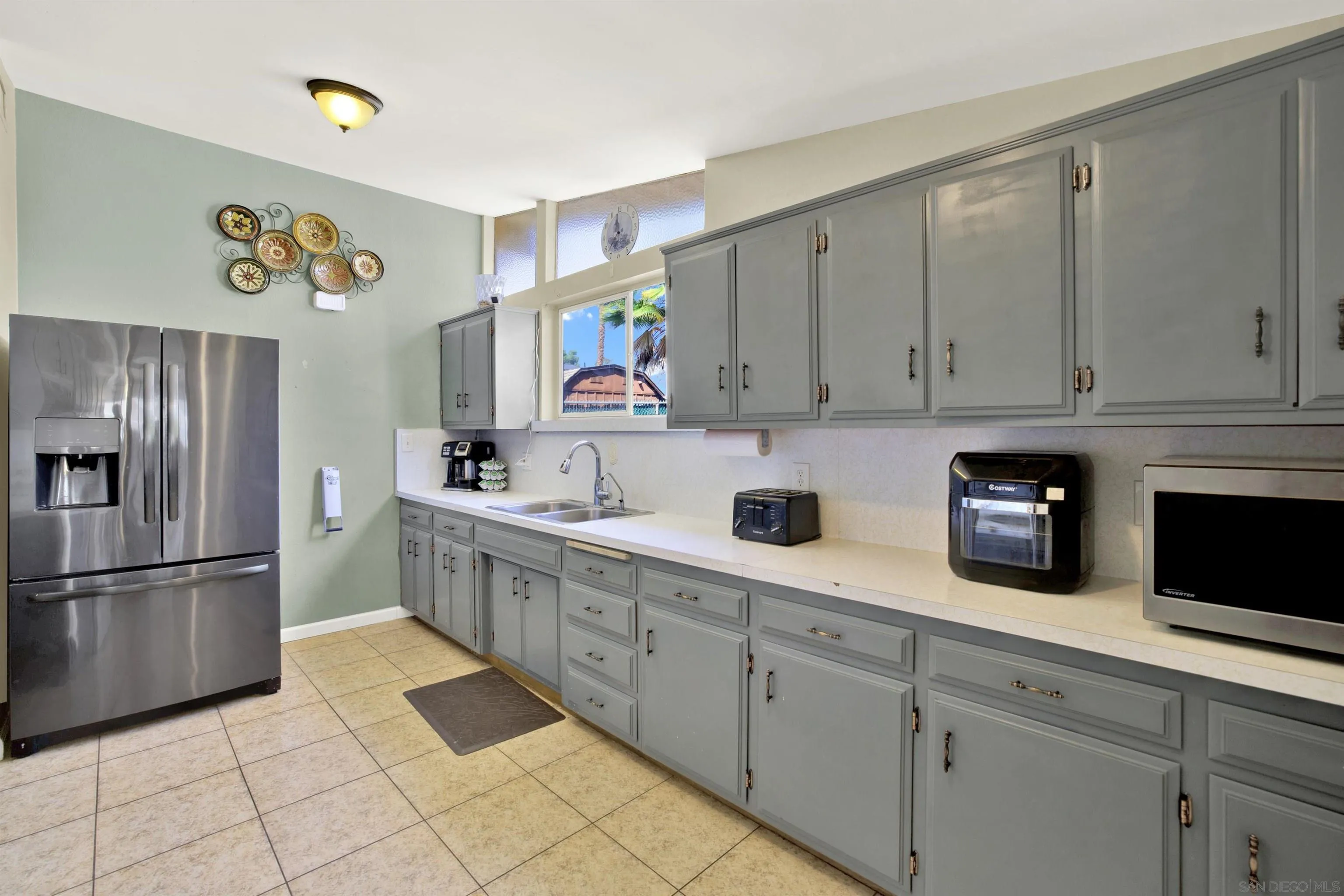 https://cdn.realtyfeed.com/cdn/127/250037369/2450d53f5b42cab56273c917f0c626e2.webp