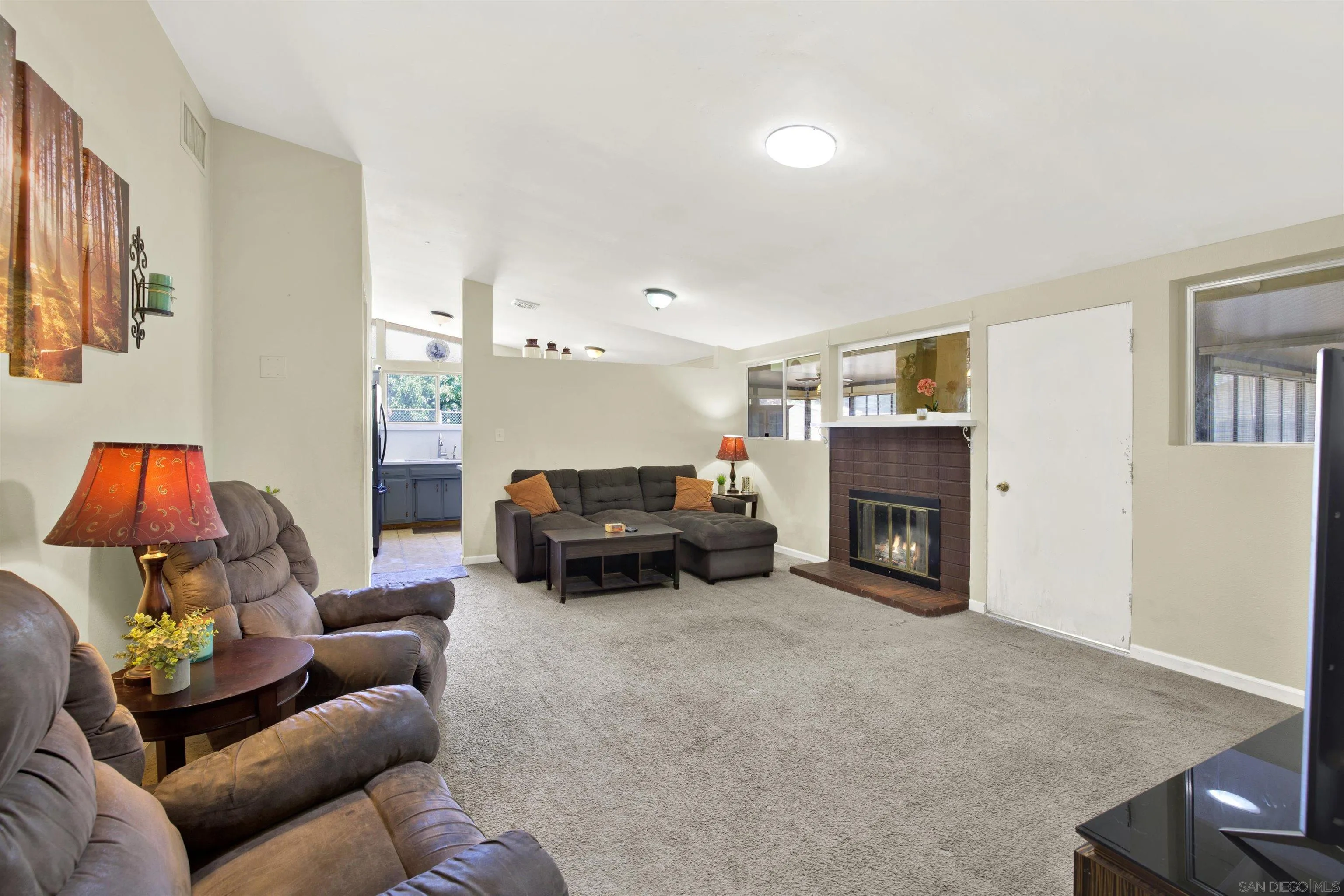 https://cdn.realtyfeed.com/cdn/127/250037369/4c2b38e03a89bd75d9cc71c30d699b83.webp