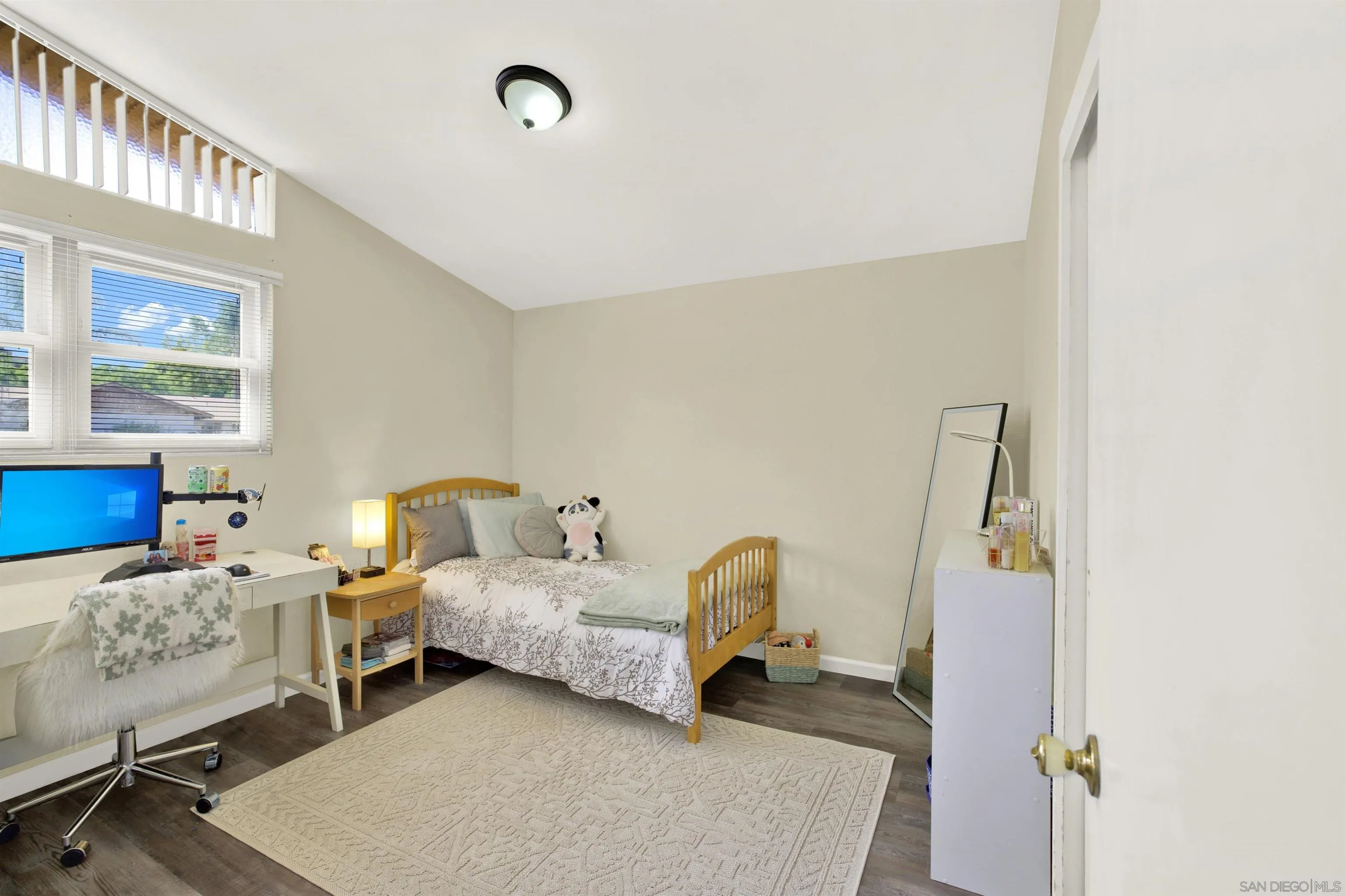https://cdn.realtyfeed.com/cdn/127/250037369/c8eb6c0f4d5dc870a8f065993cdd4eba.webp