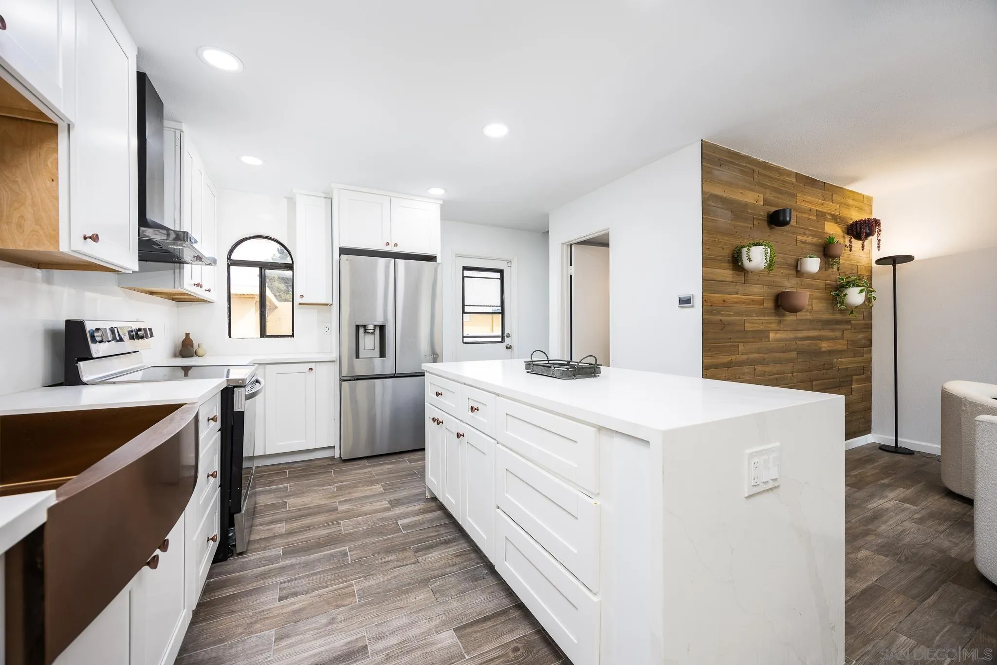 https://cdn.realtyfeed.com/cdn/127/250037370/03f56d4f302347069b6cda5b3c62b40d.webp