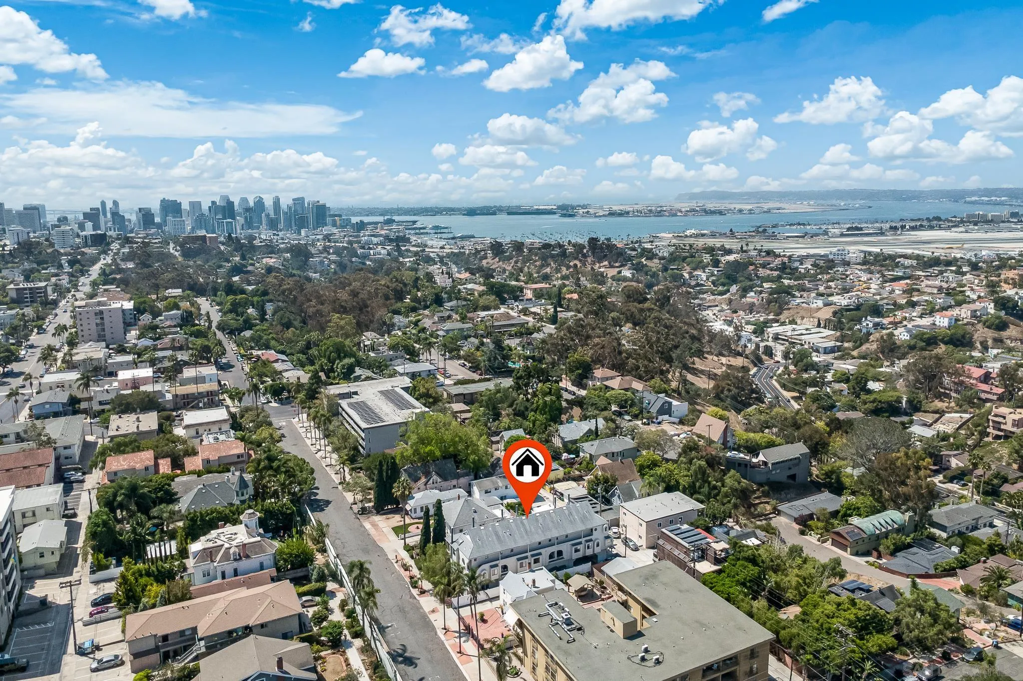 https://cdn.realtyfeed.com/cdn/127/250037370/1da2685fa8cda4d9e254cfcfcdfdbac6.webp