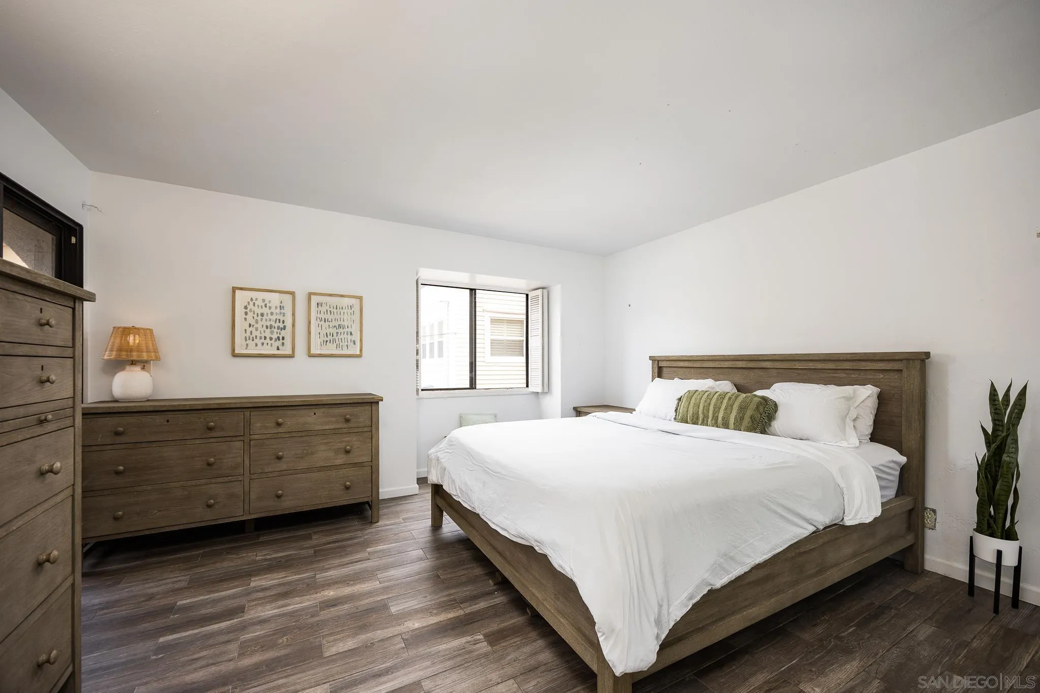 https://cdn.realtyfeed.com/cdn/127/250037370/9750cf79c9451bc1e82f5f7347e8e465.webp