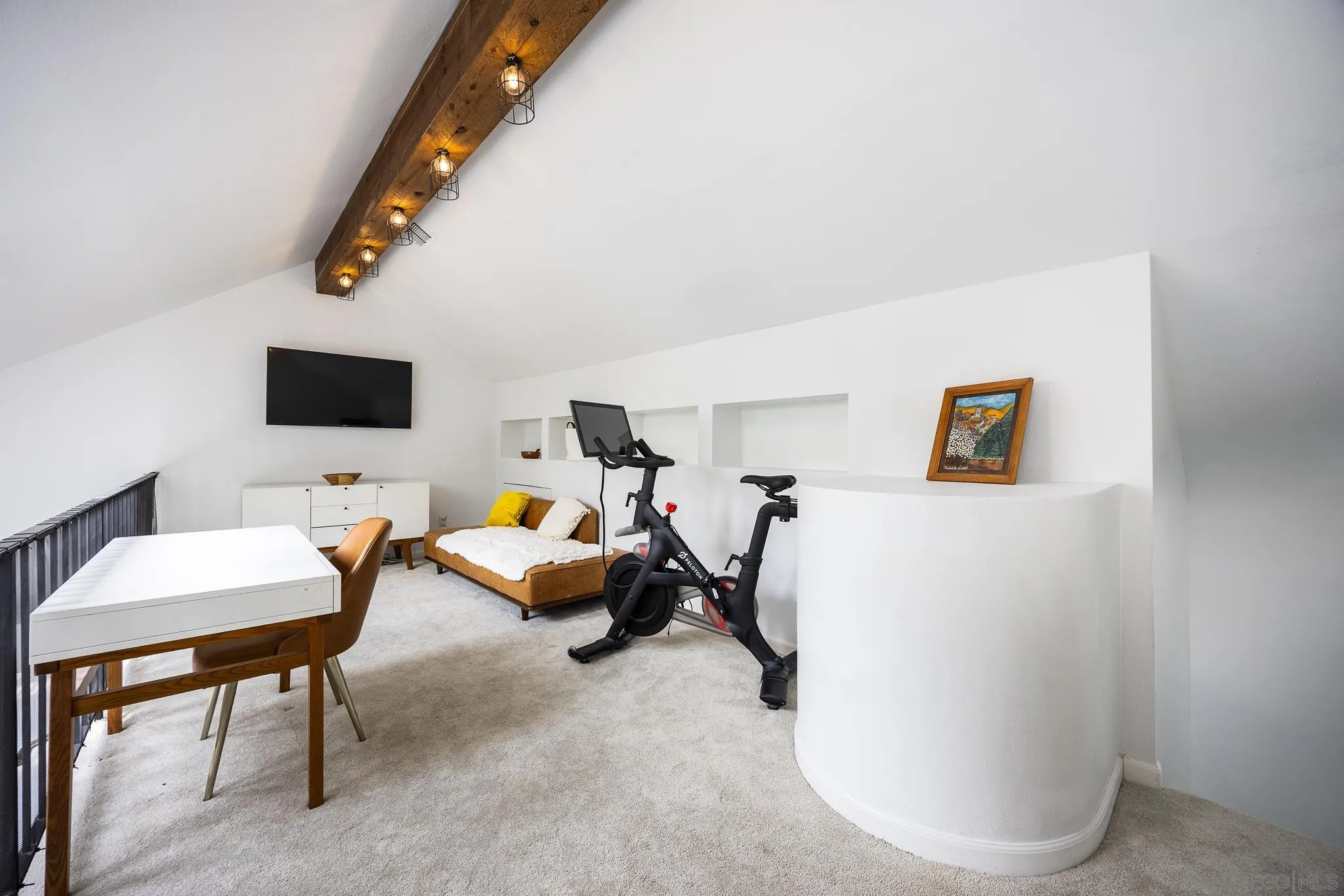 https://cdn.realtyfeed.com/cdn/127/250037370/d484347e4dba4be92e955f32ed697a98.webp