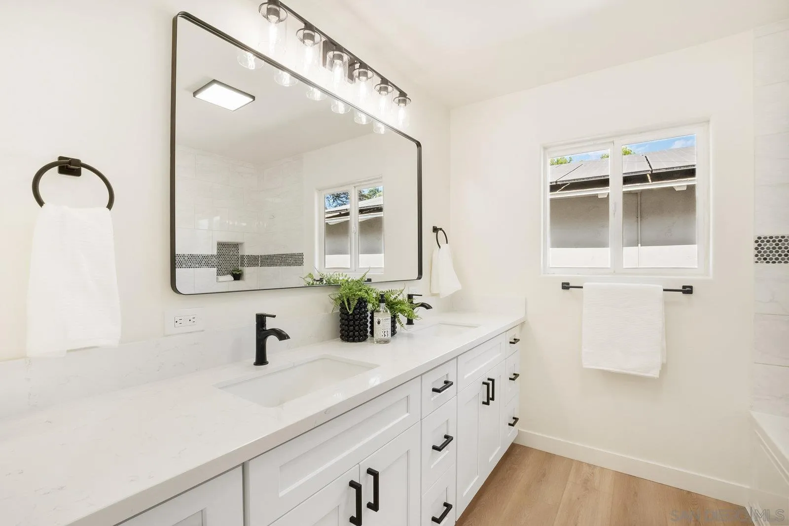 https://cdn.realtyfeed.com/cdn/127/250037371/2ff8da832b90dbd7bad628b46649db81.webp