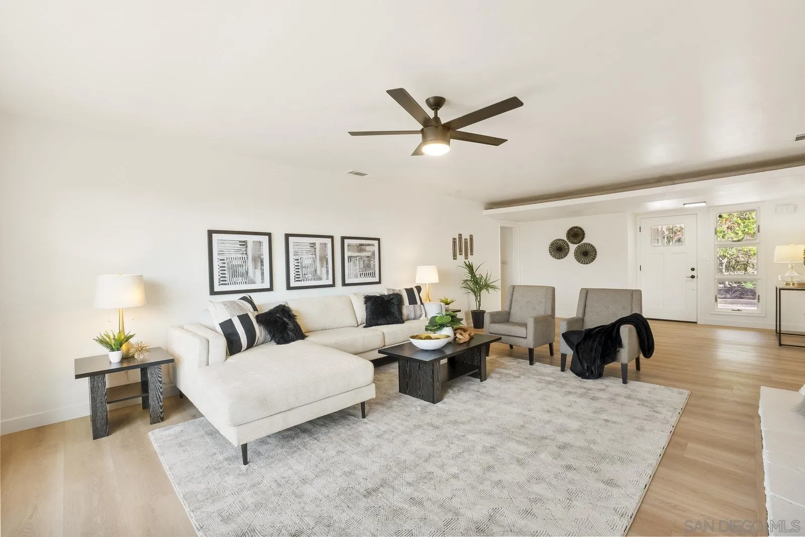 https://cdn.realtyfeed.com/cdn/127/250037371/33e0923c573d7b5dae09d63703af5ffb.webp