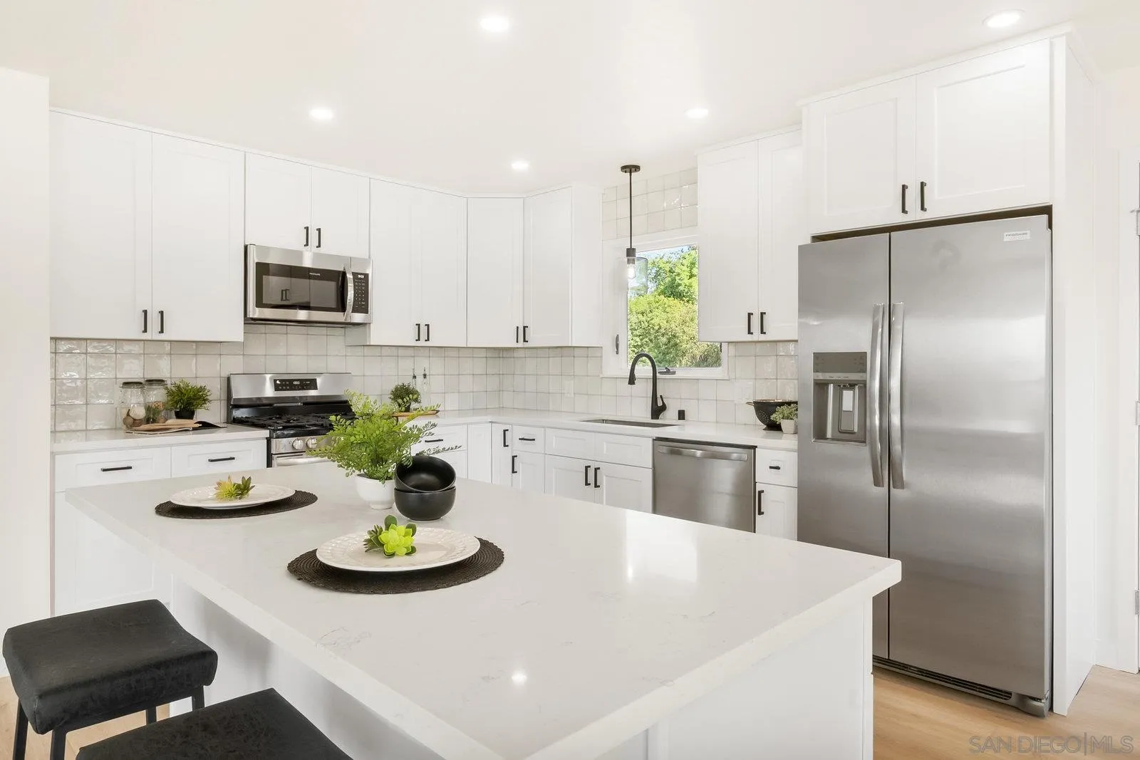 https://cdn.realtyfeed.com/cdn/127/250037371/d37c8da9c21a4be29295ebef6cf96bc8.webp