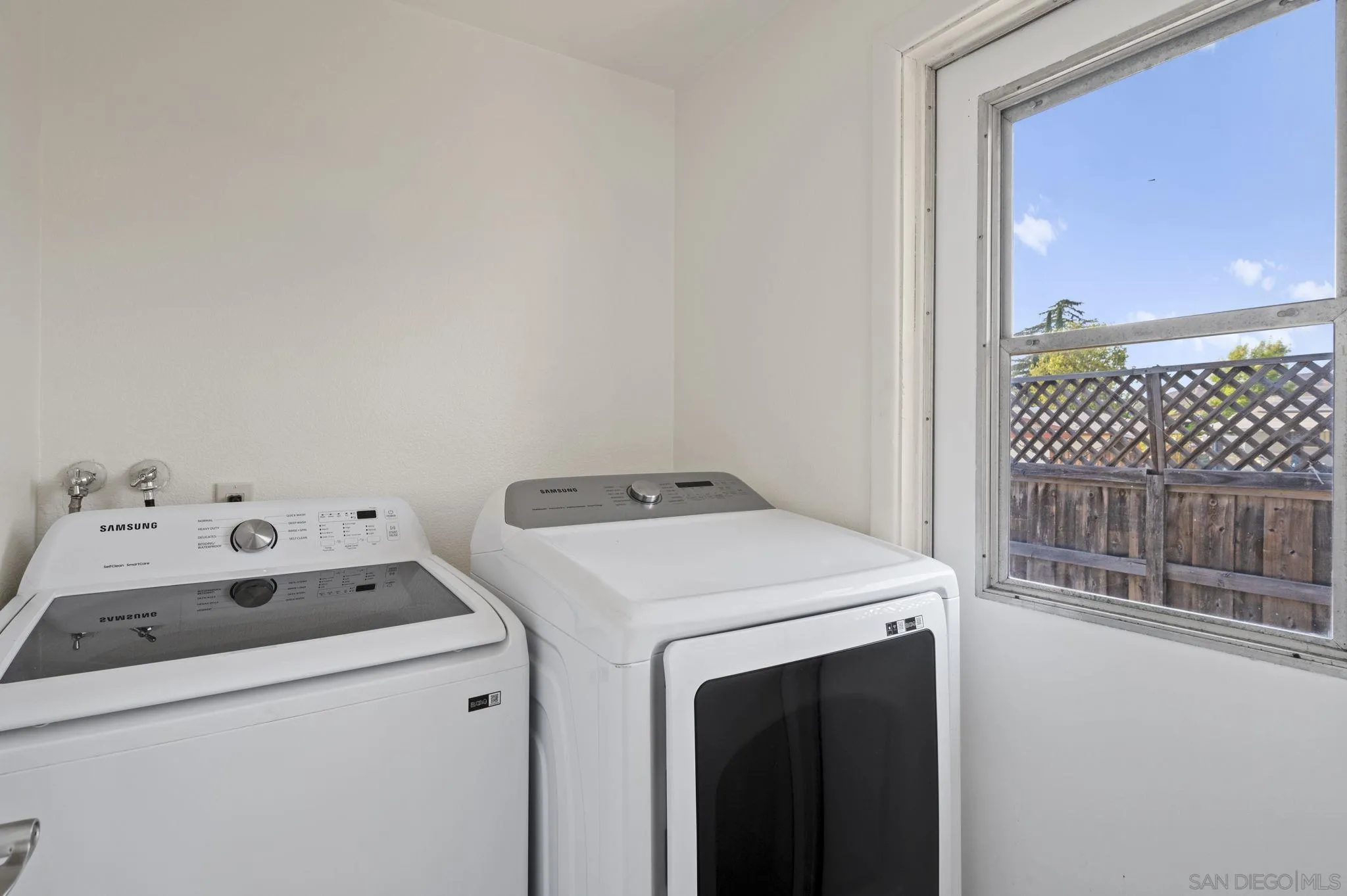 https://cdn.realtyfeed.com/cdn/127/250037375/70ed92c35a15d5cae7950f50f3872f7e.webp