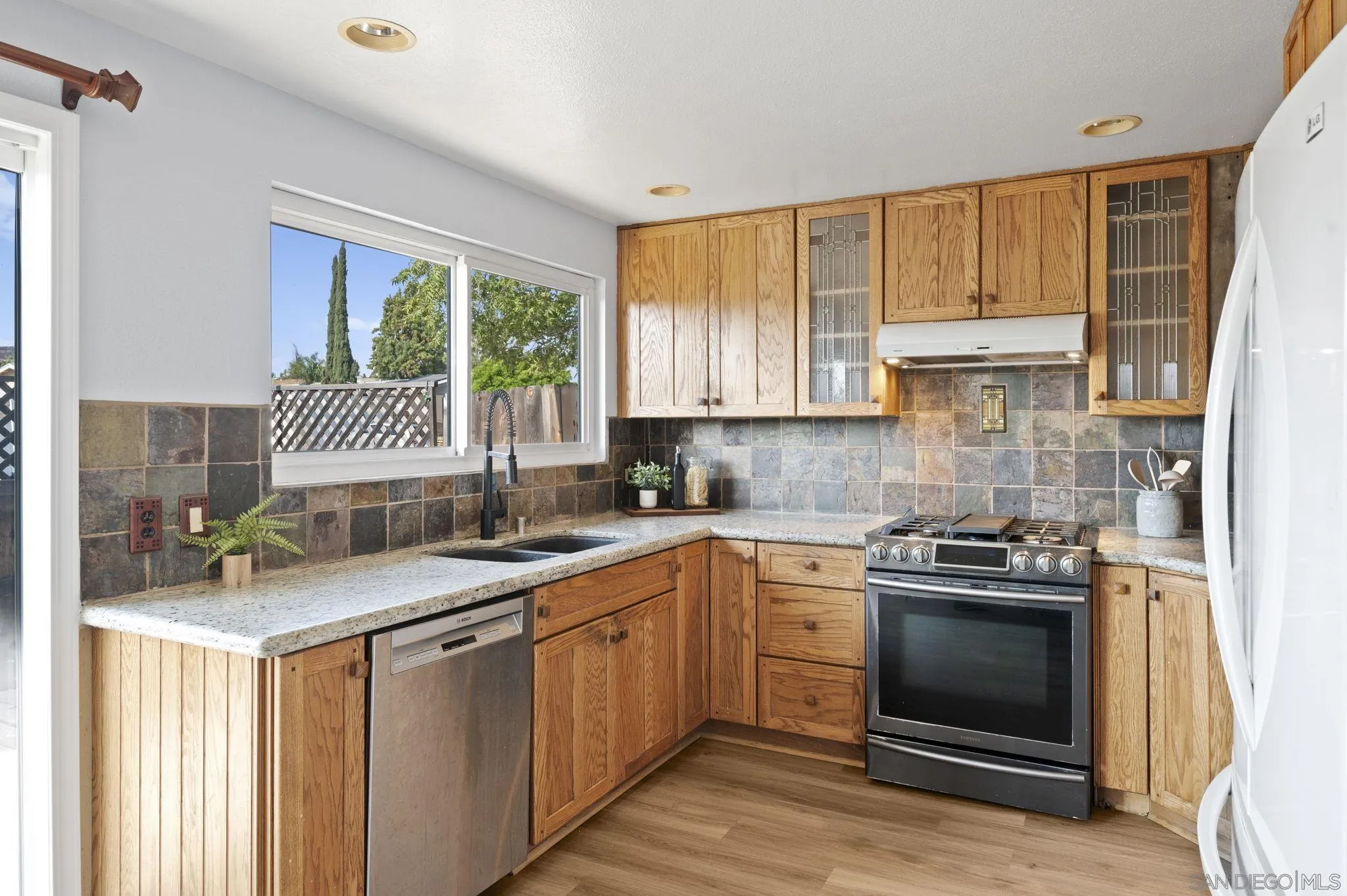 https://cdn.realtyfeed.com/cdn/127/250037375/ded39f5521957961b1d463cd3a9fd8e3.webp